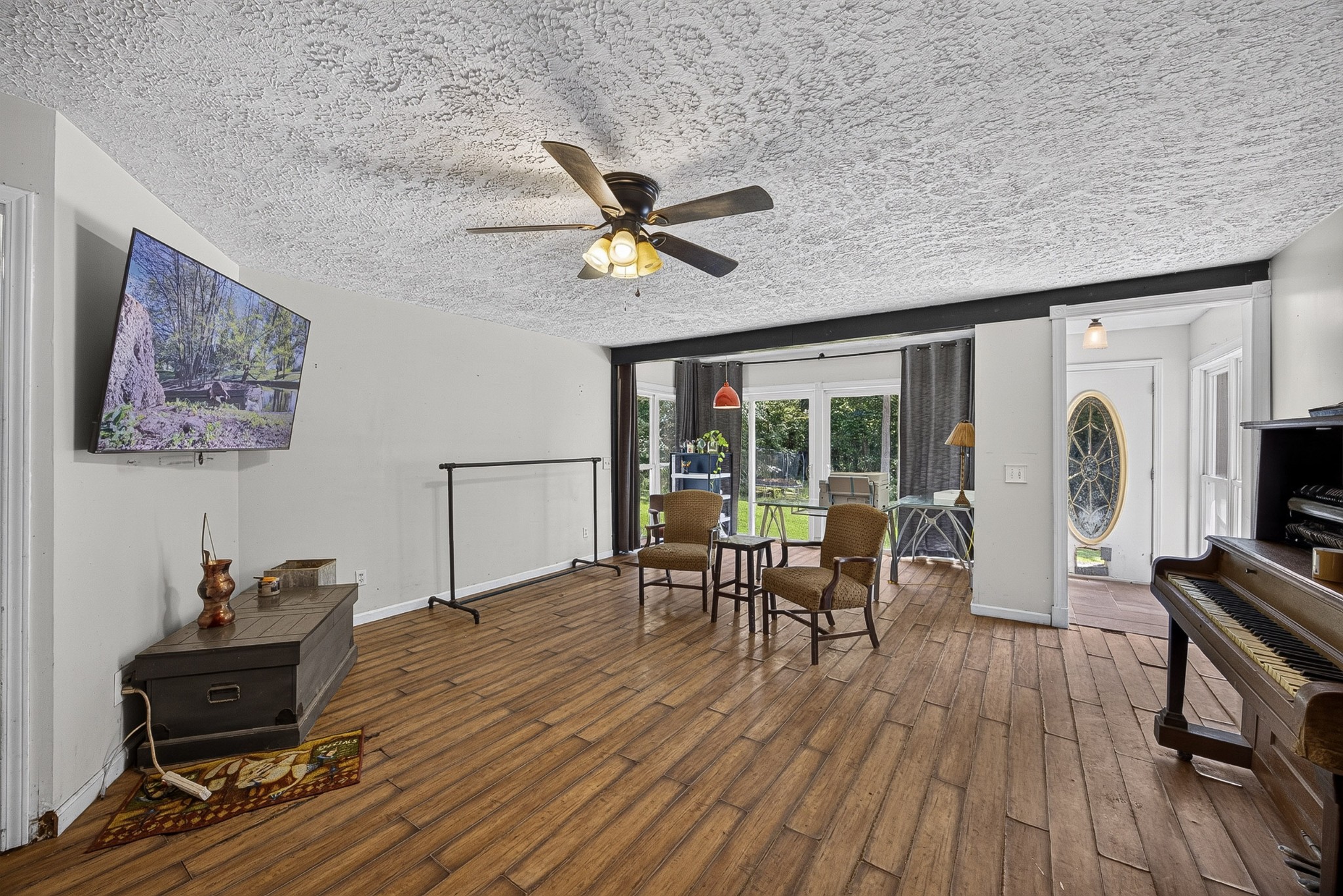 7220 Friendly Rd