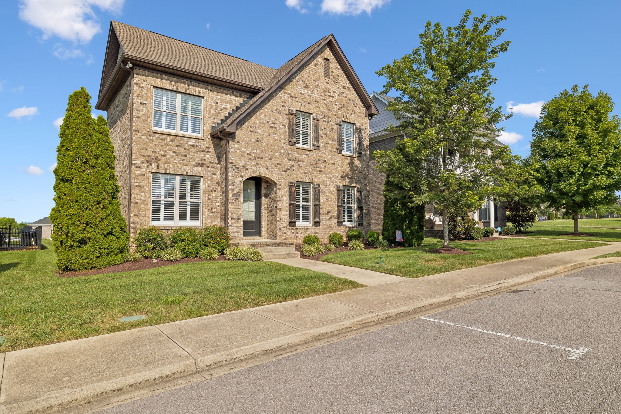1082 N McMahan Dr