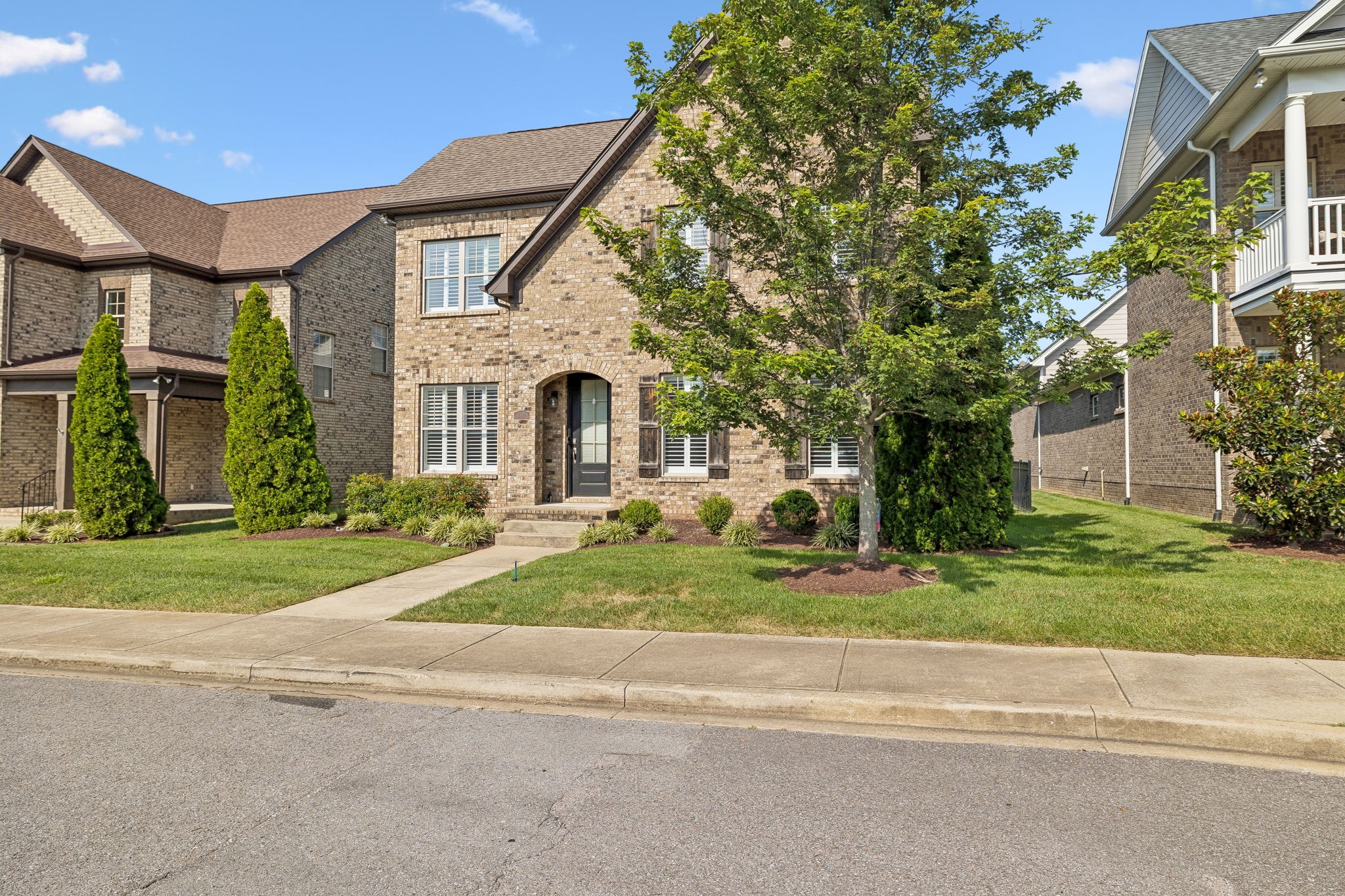 1082 N McMahan Dr