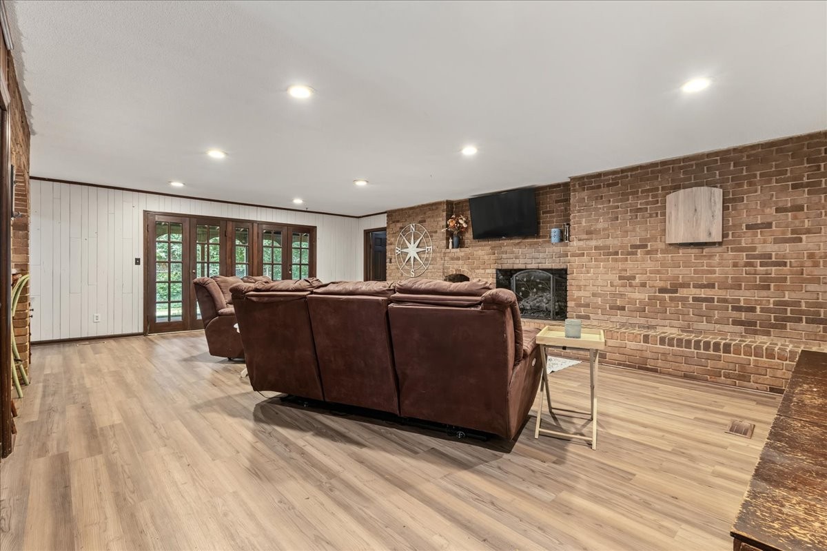 1505 Brentwood Dr