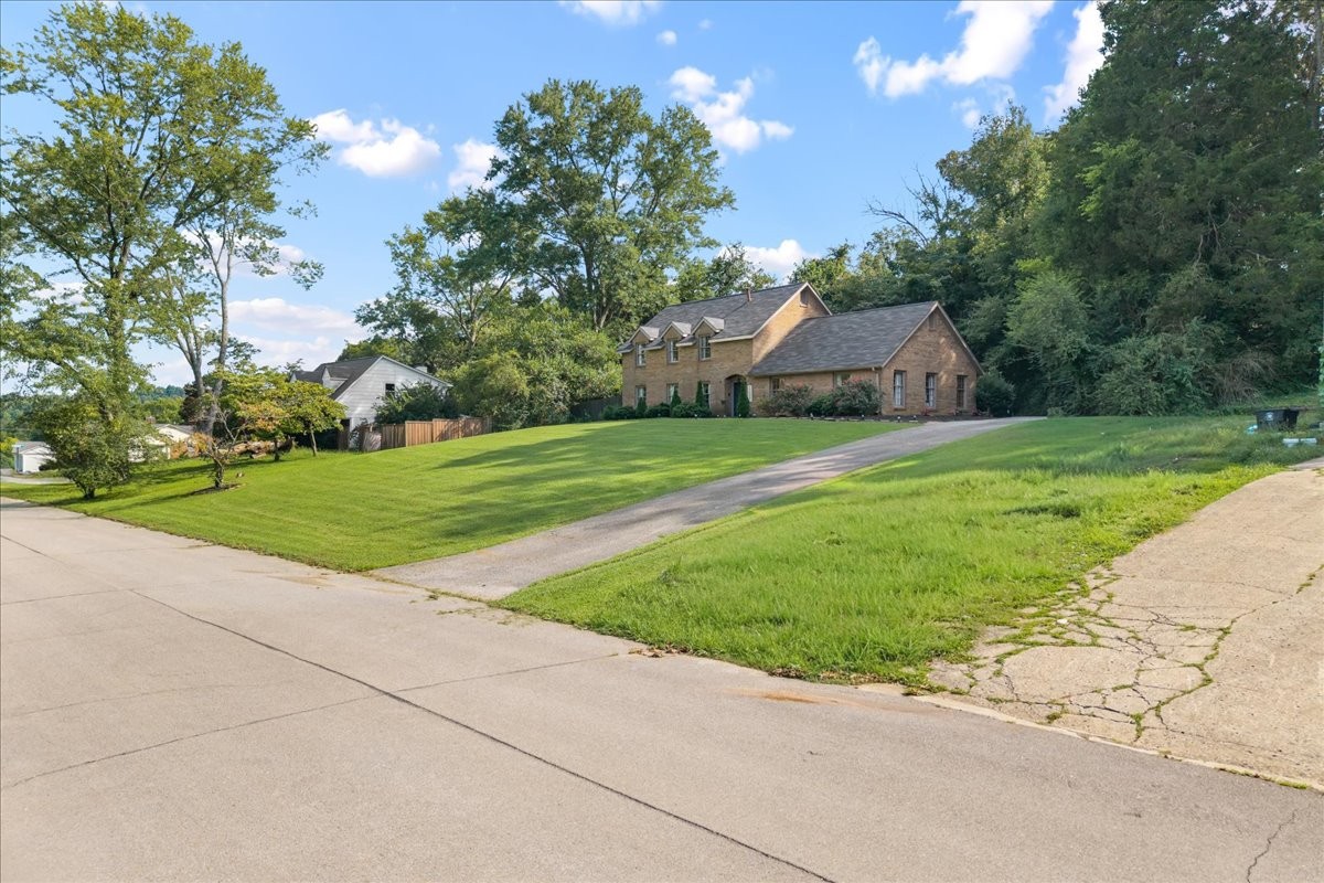 1505 Brentwood Dr