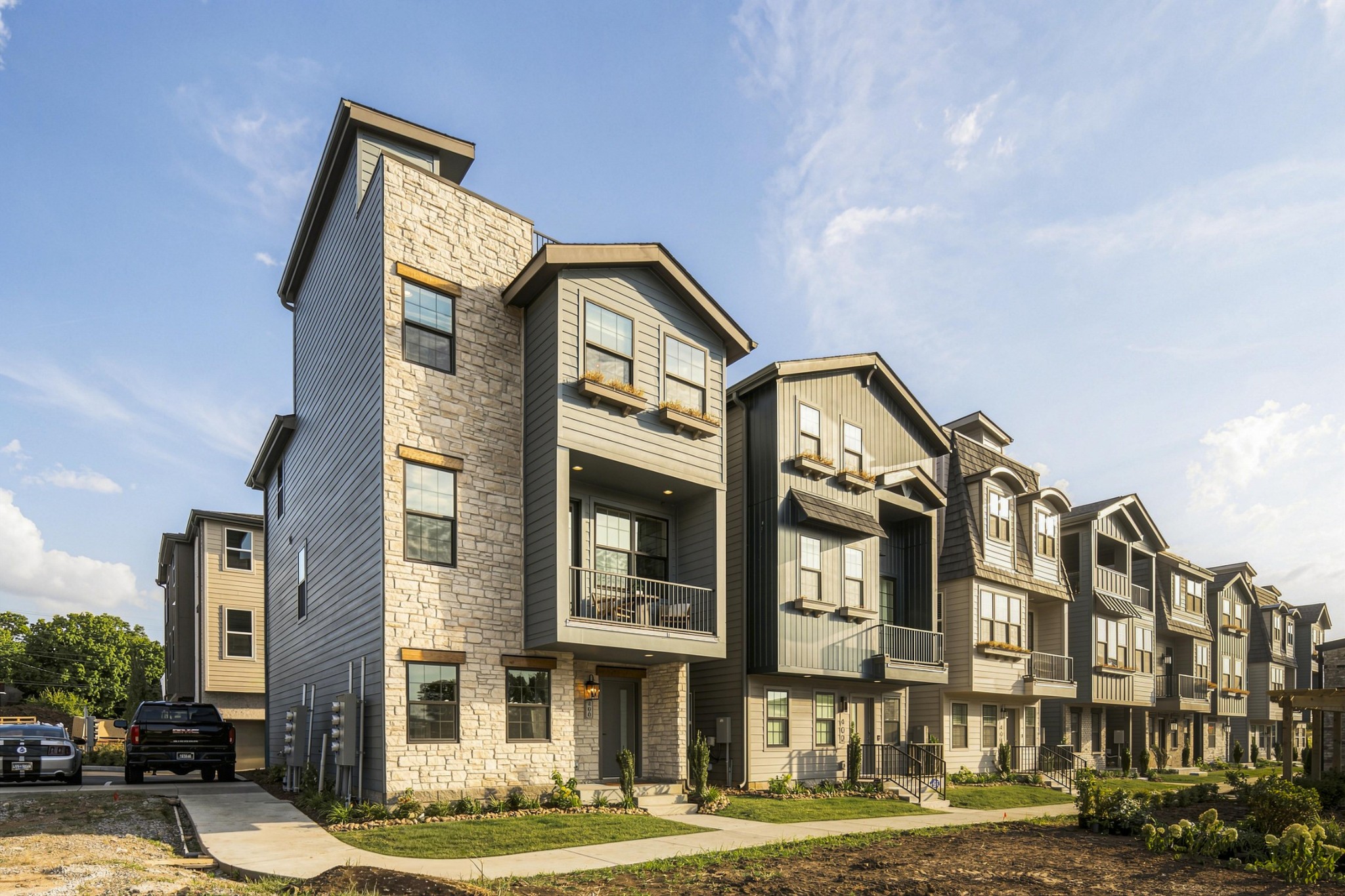 400 Hudson Way