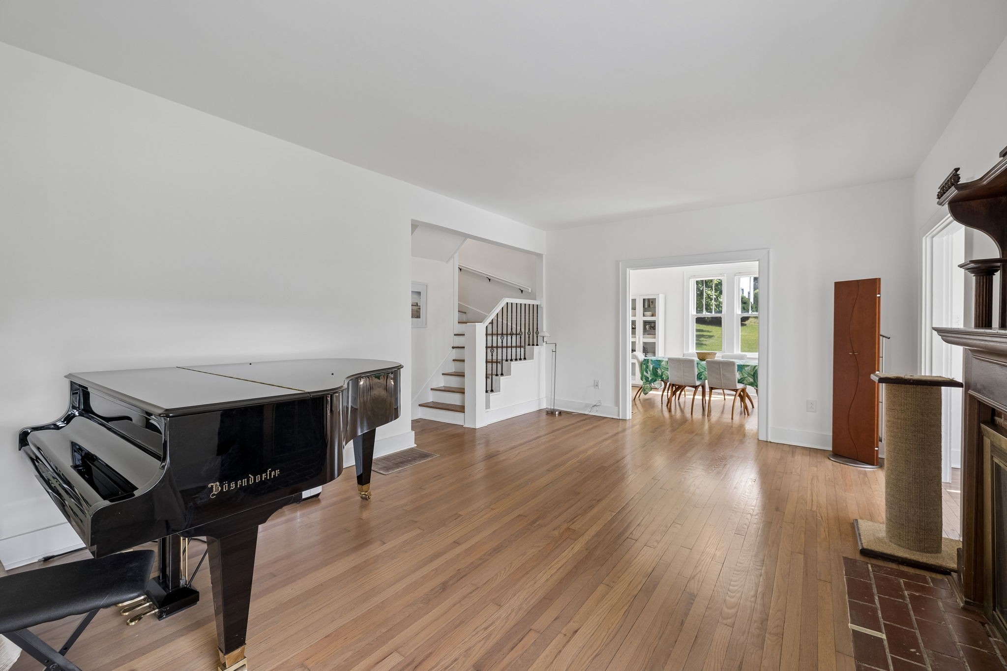 164 W Glenwood Dr