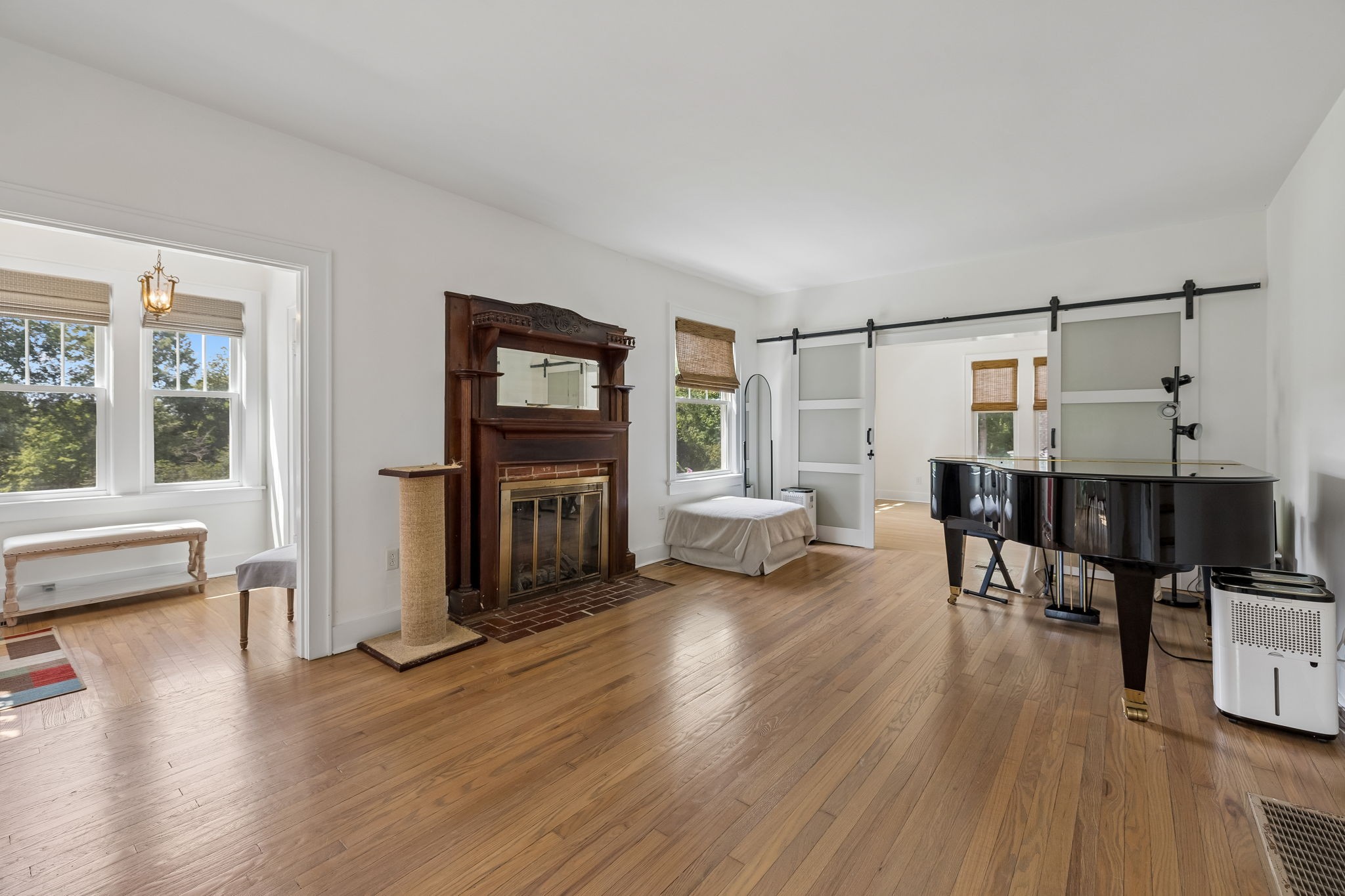 164 W Glenwood Dr