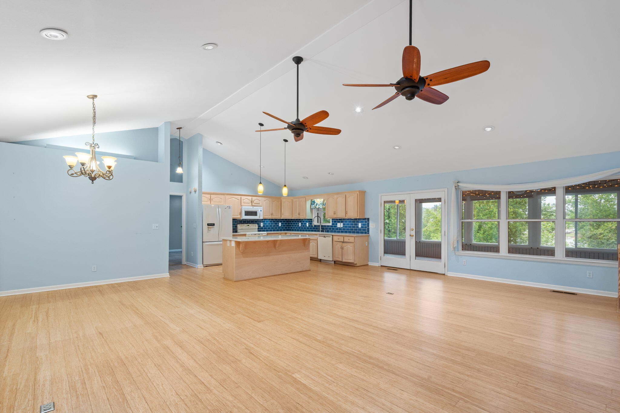 719 Lakehaven Circle