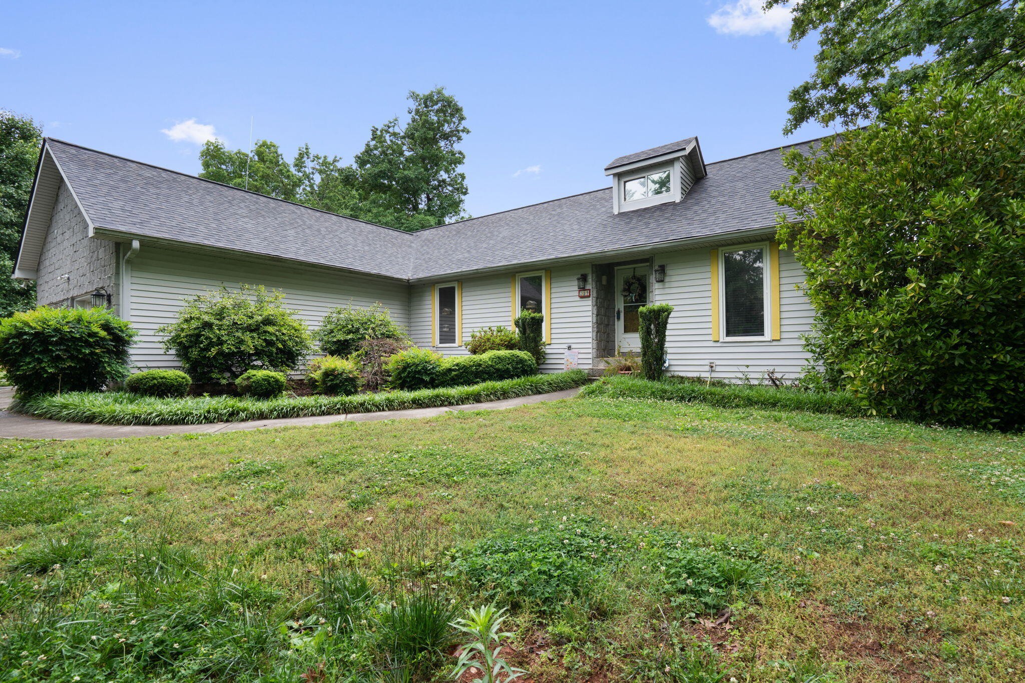 719 Lakehaven Circle
