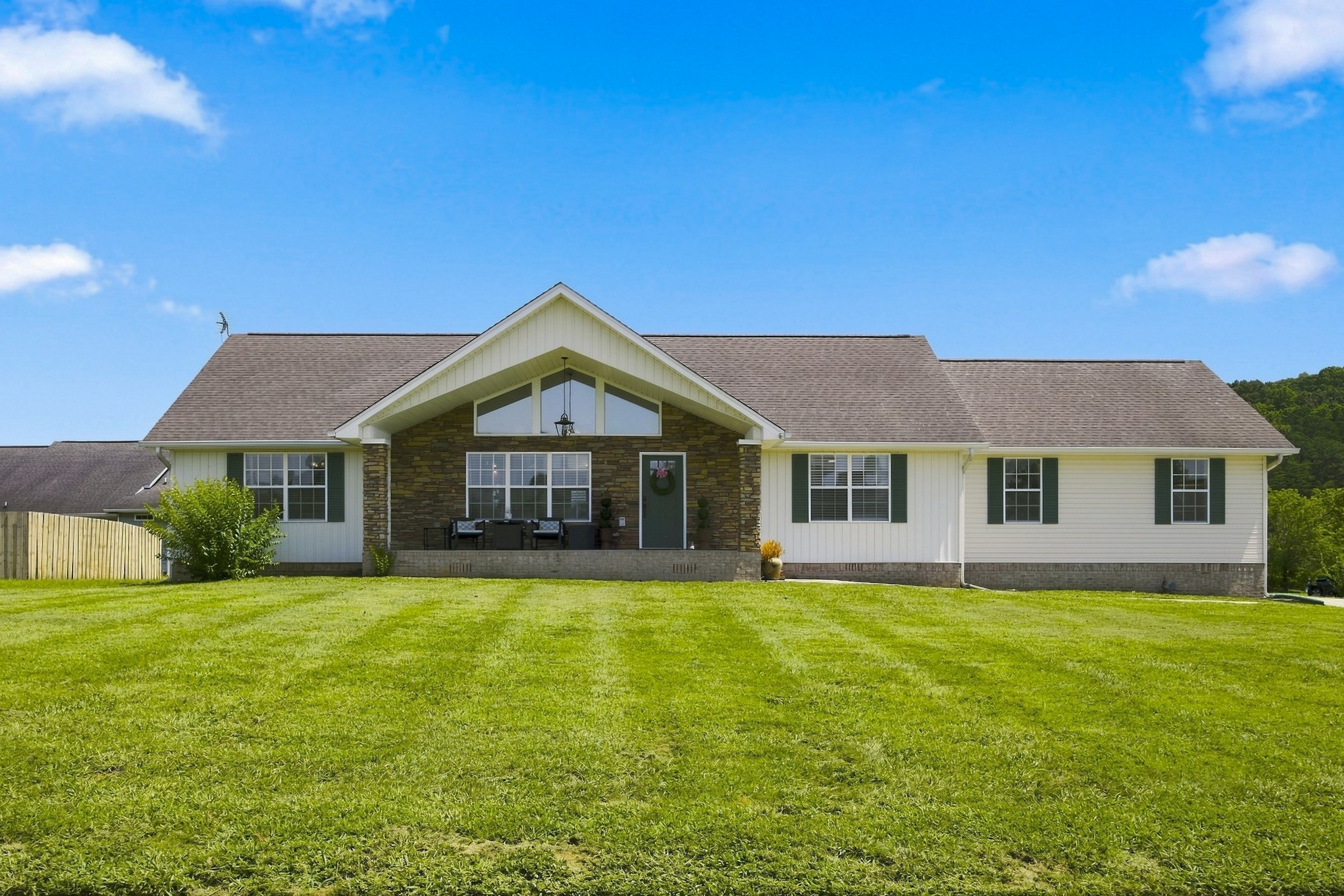 410 Thoroughbred Dr, NW