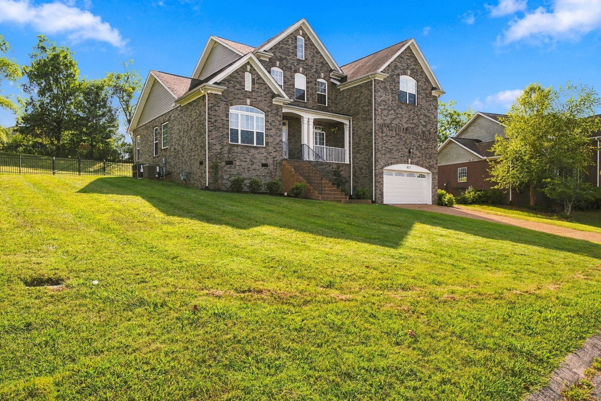 821 Park Dr