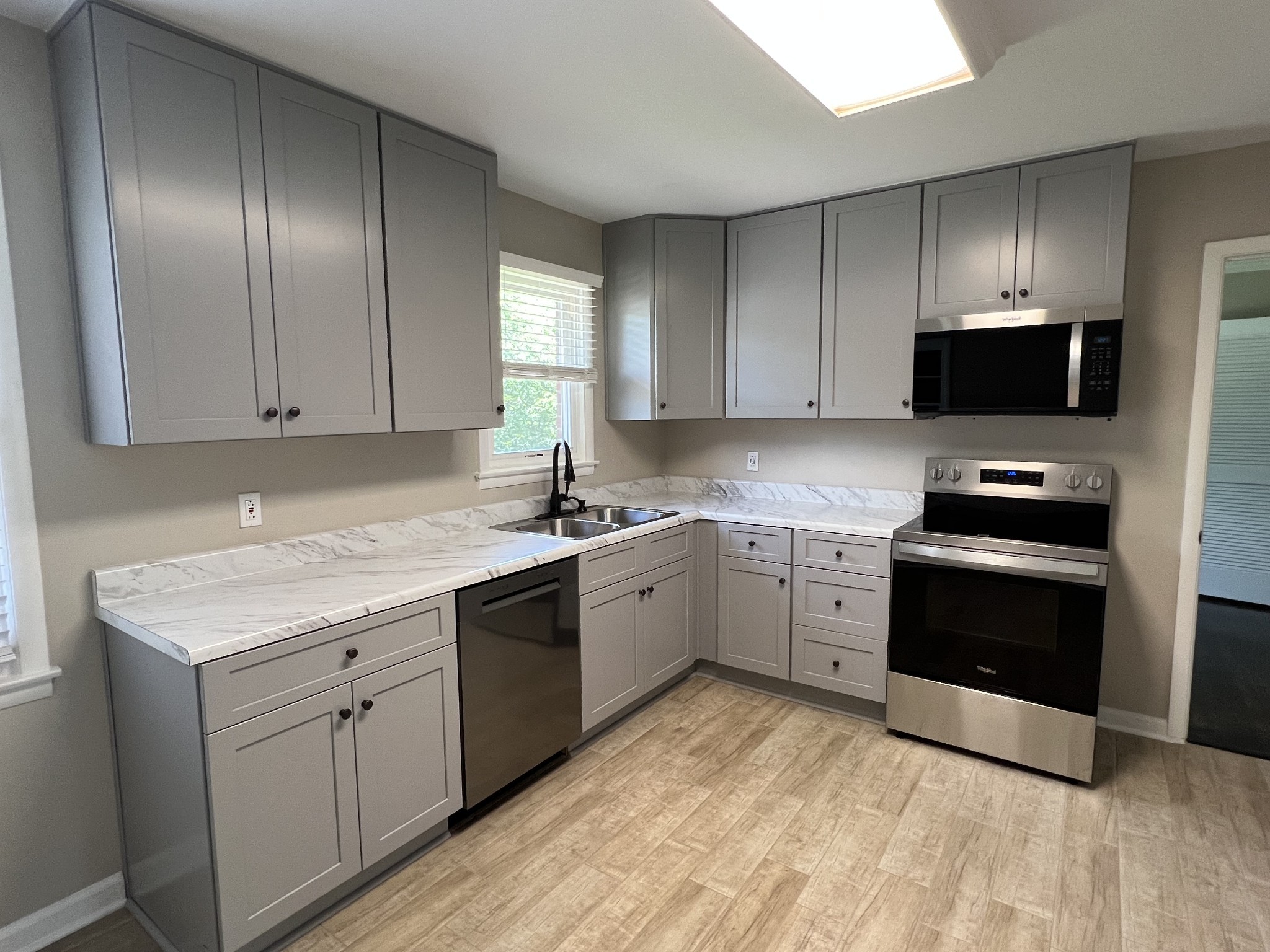 809 Colfax Dr, SE