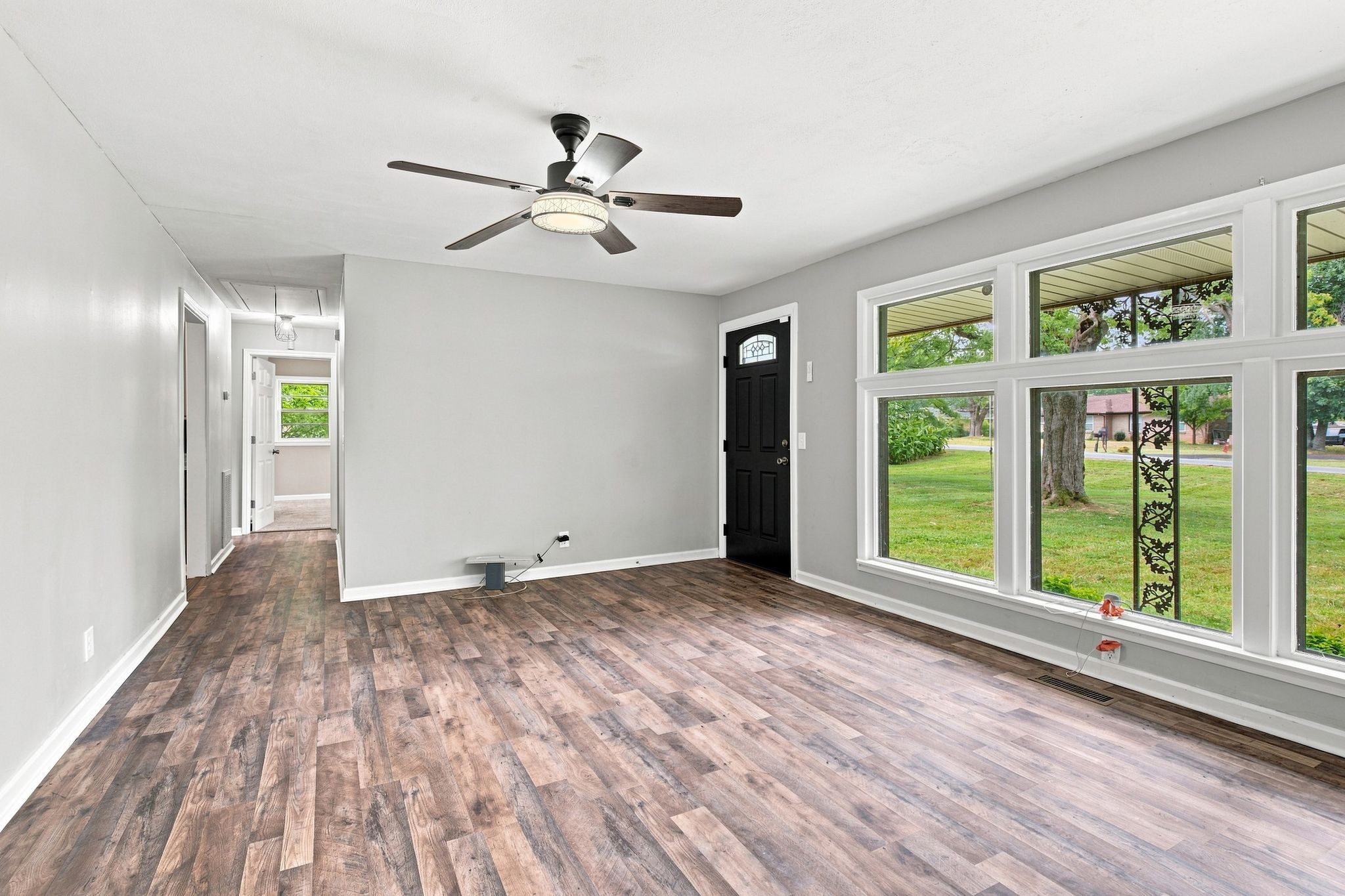 1302 Ellington Dr