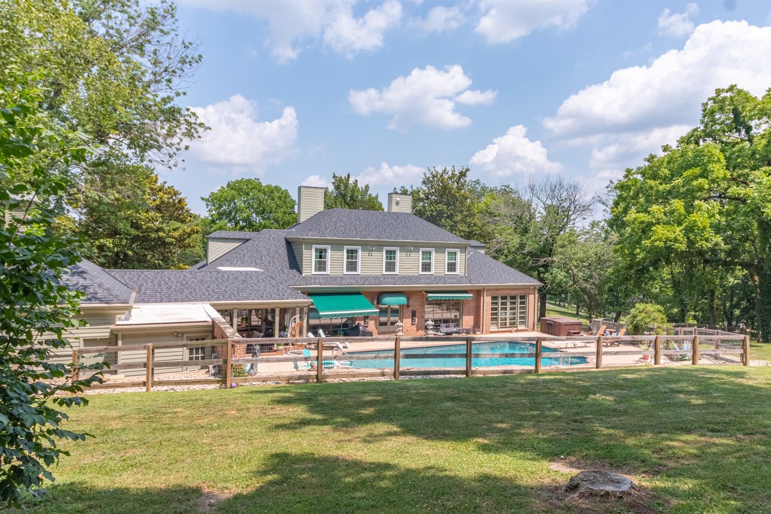 750 Lakehill Cir