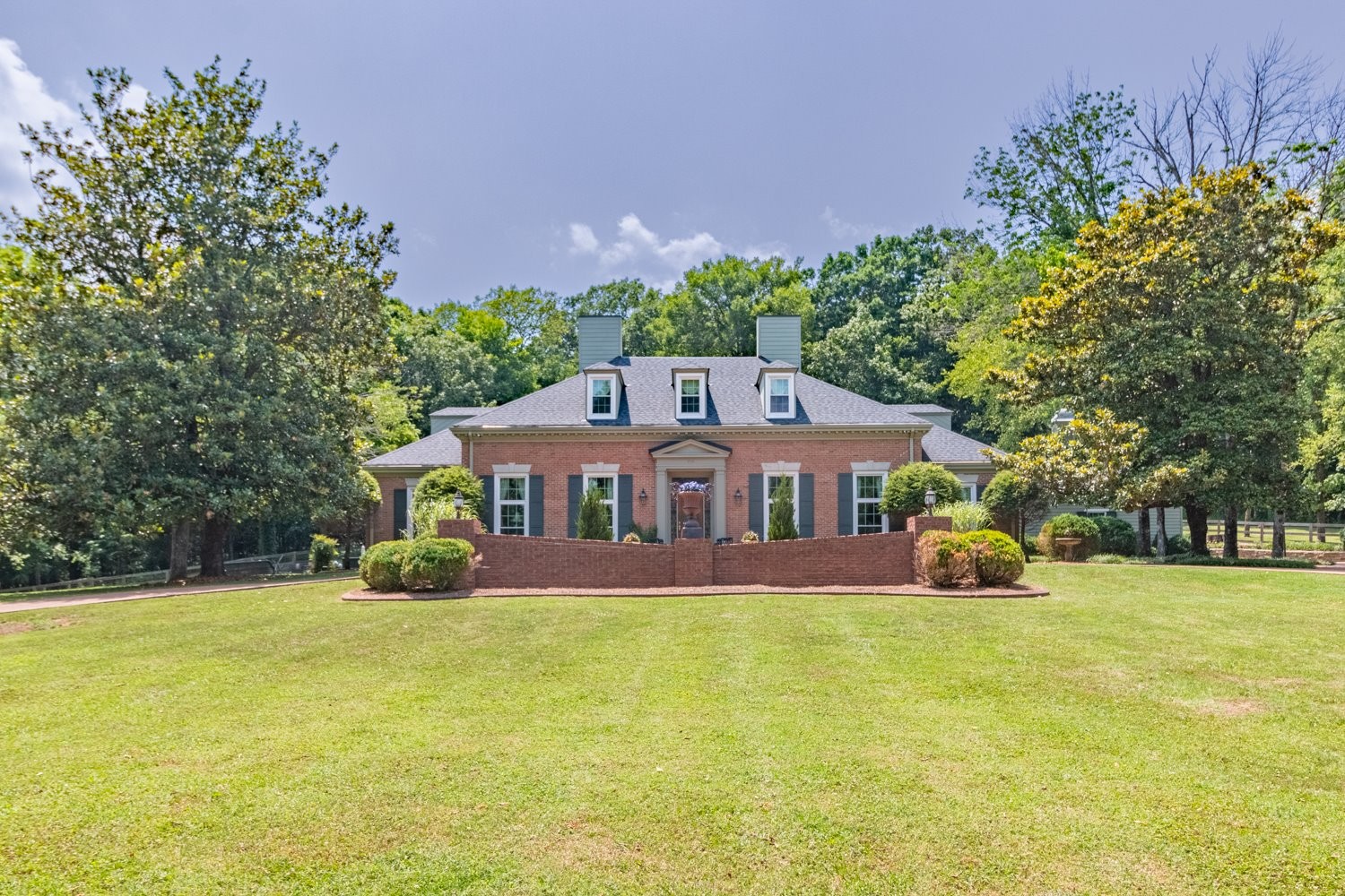 750 Lakehill Cir