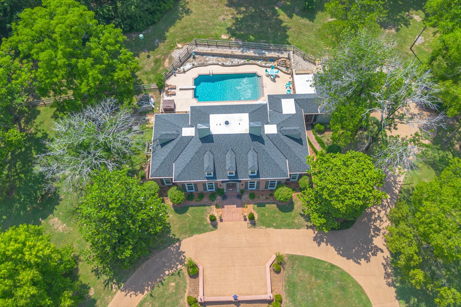 750 Lakehill Cir