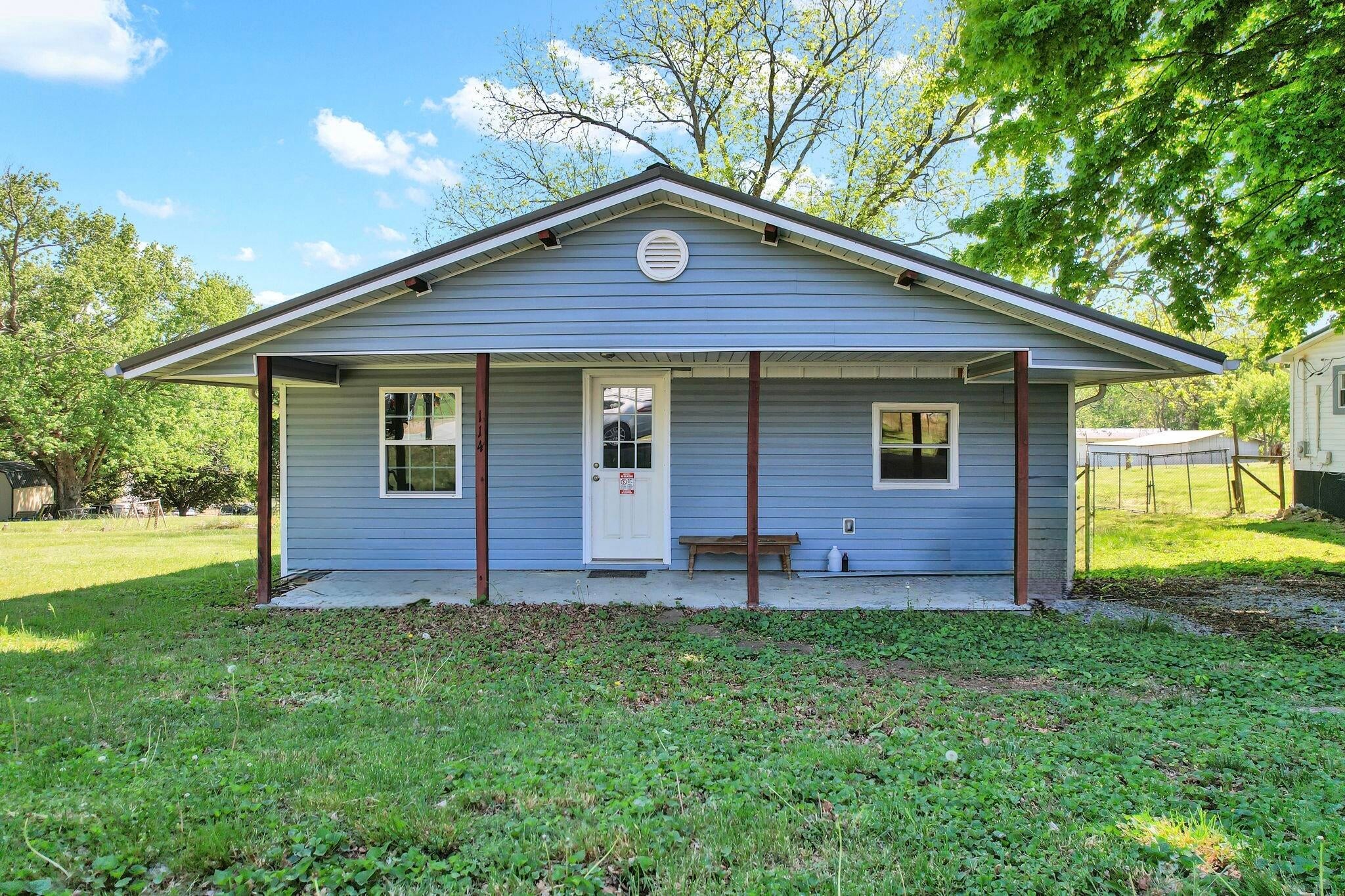 114 Chapel Ave