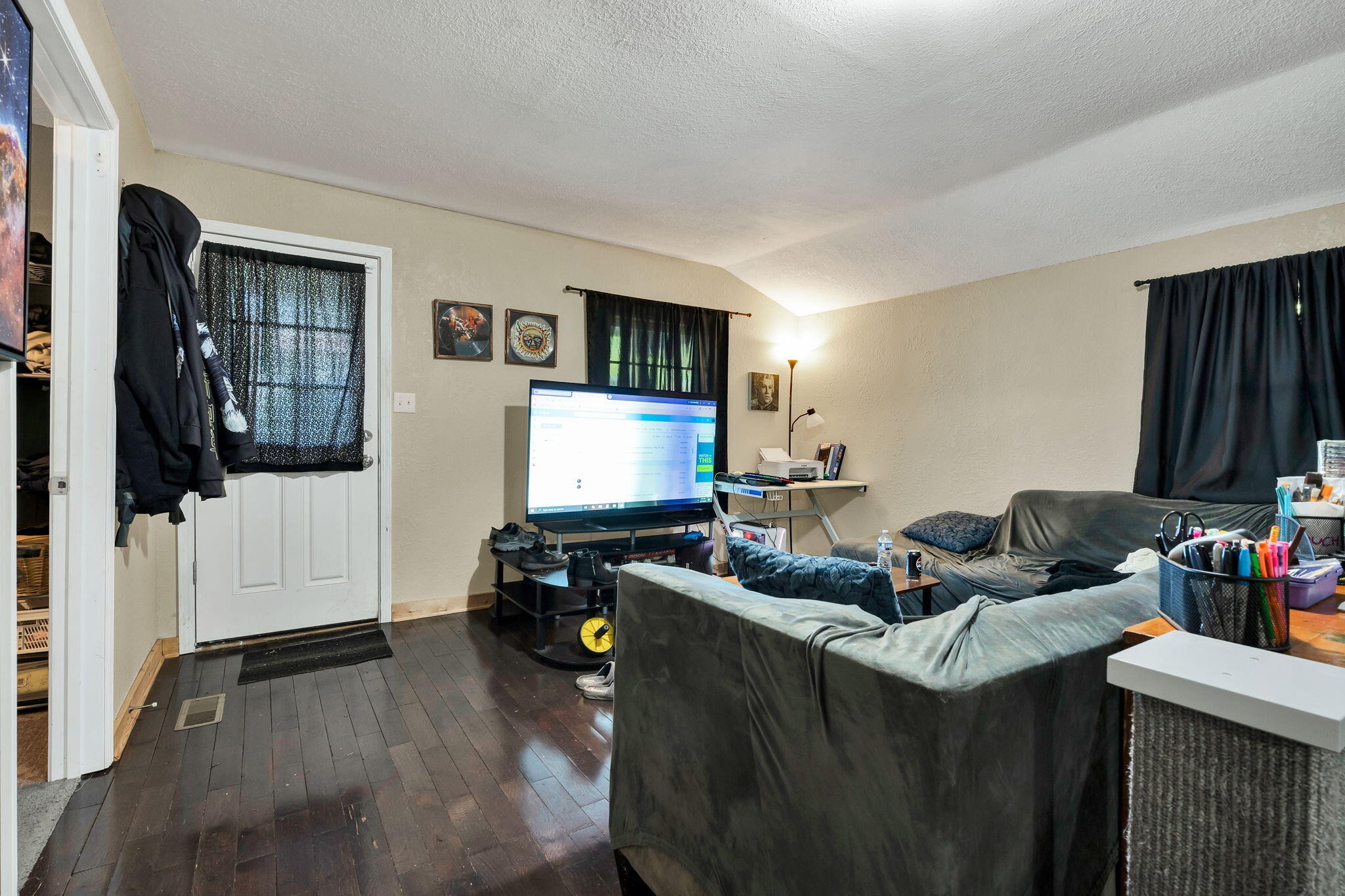 114 Chapel Ave