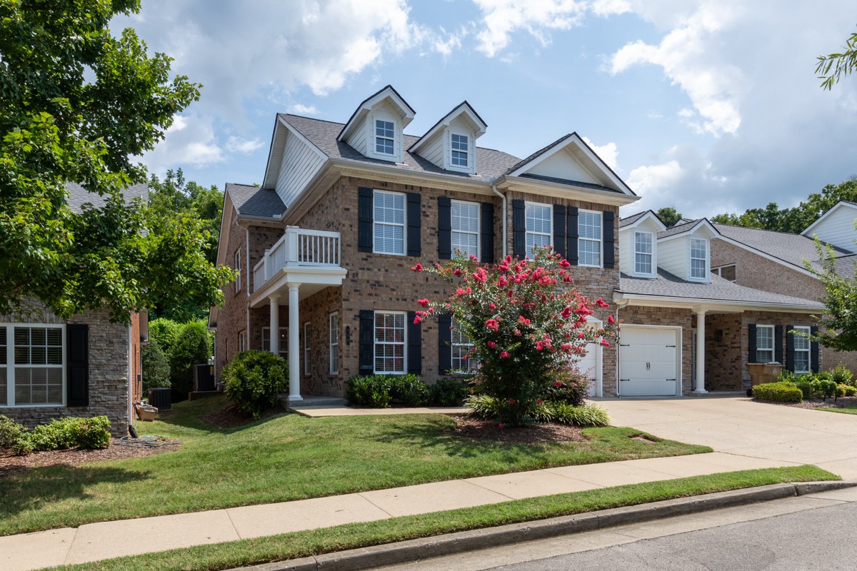 809 Barrington Place Dr