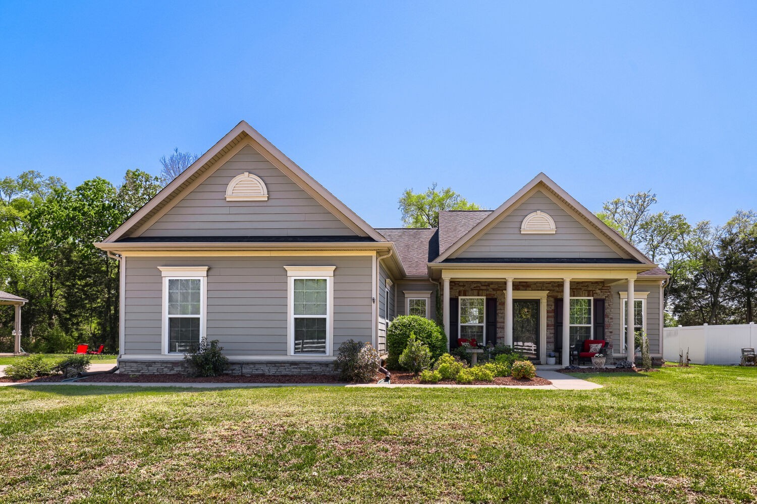 2432 Parkwood Dr