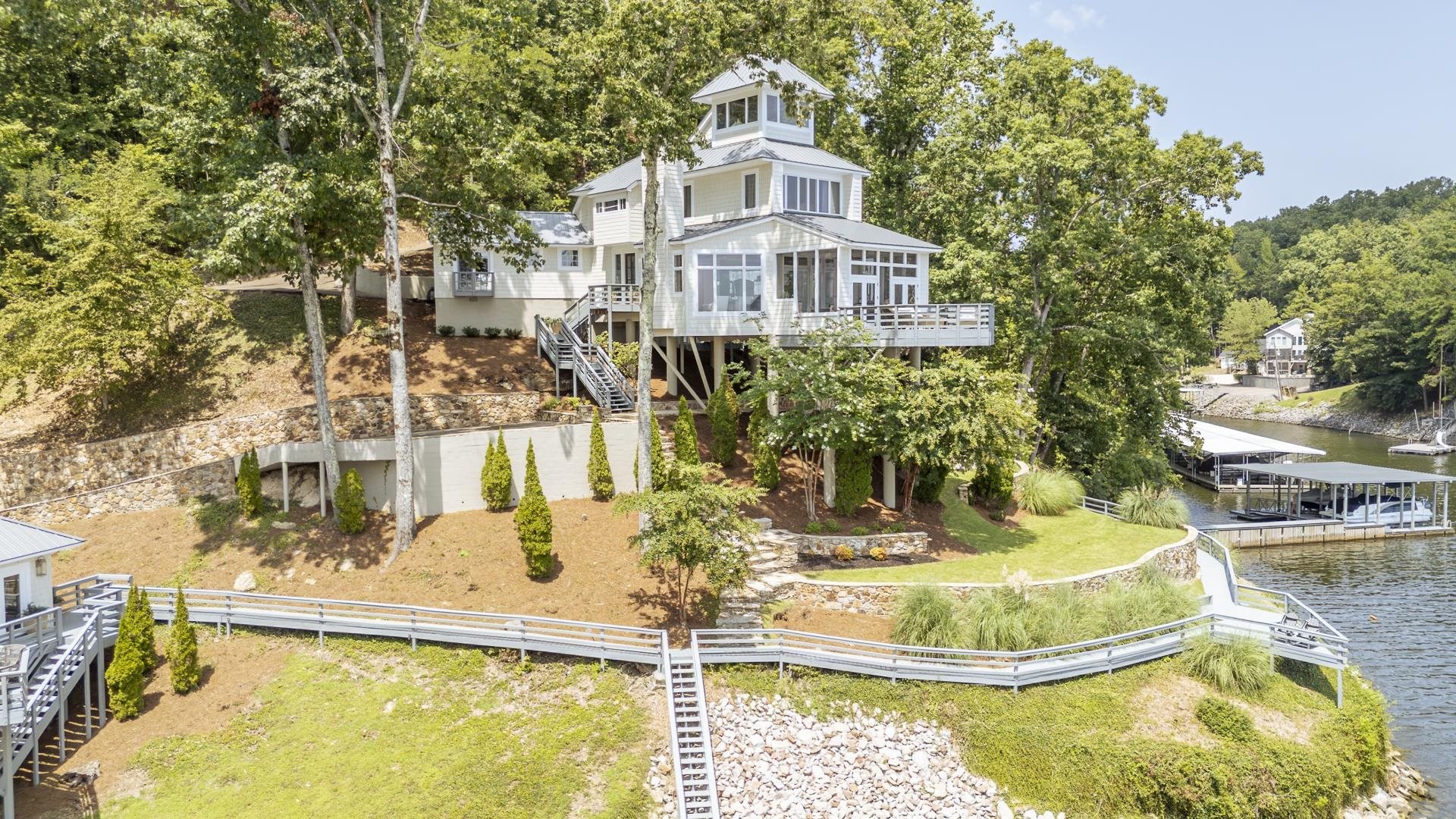 199 LAKESHORE LN