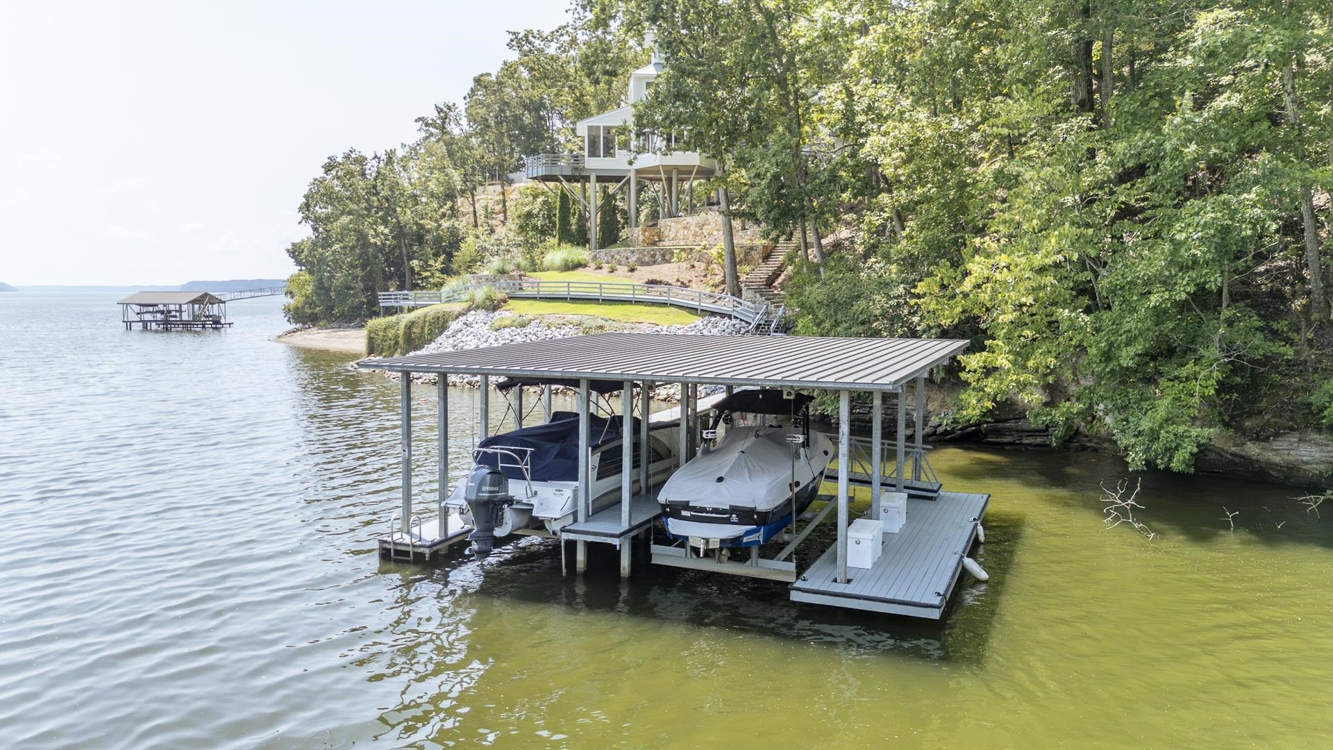 199 LAKESHORE LN