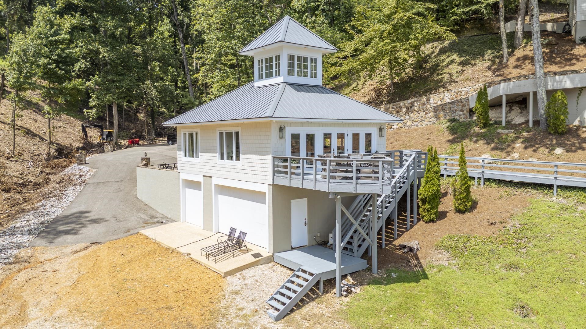 199 LAKESHORE LN