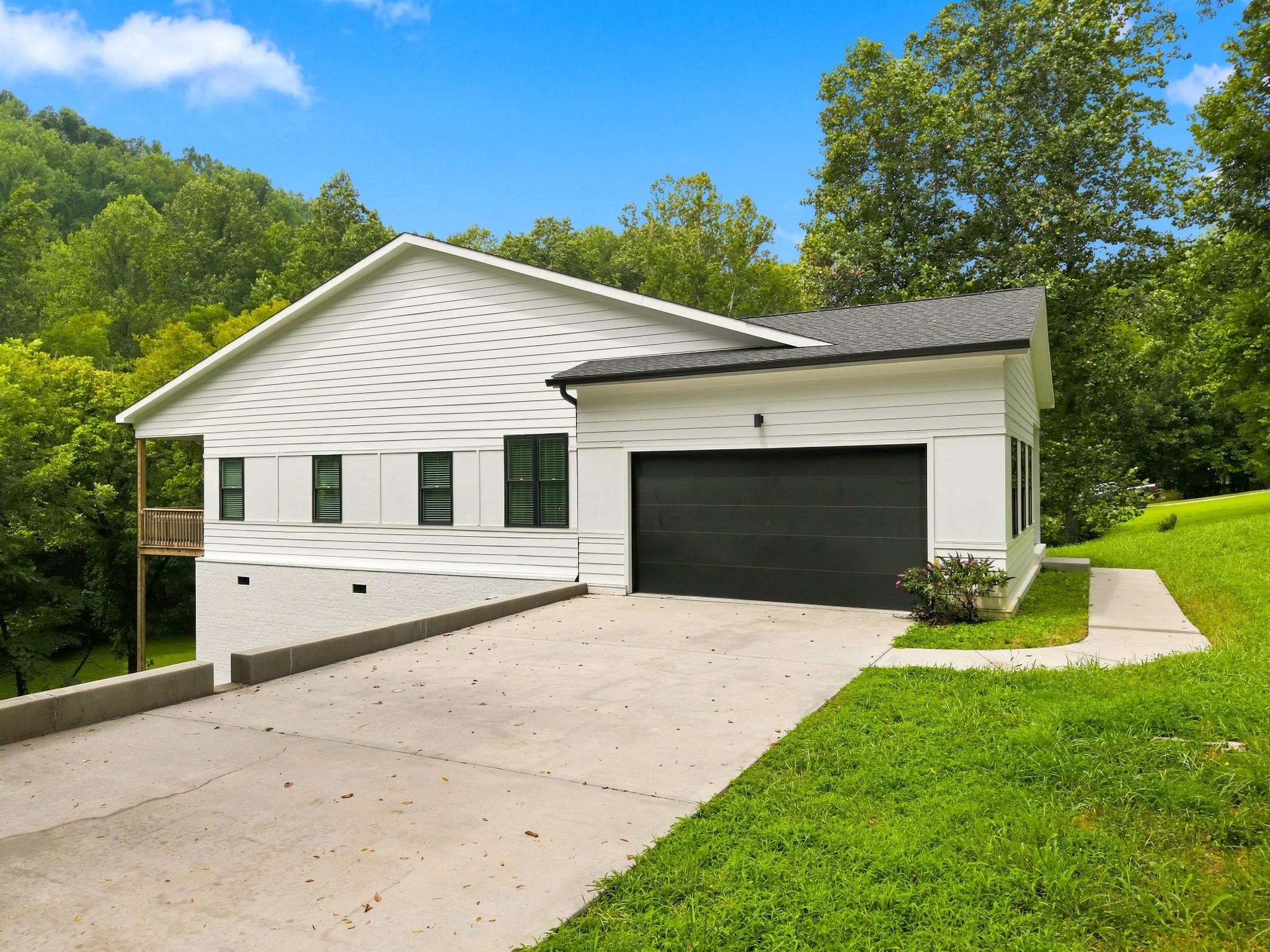 605 Harbor Dr