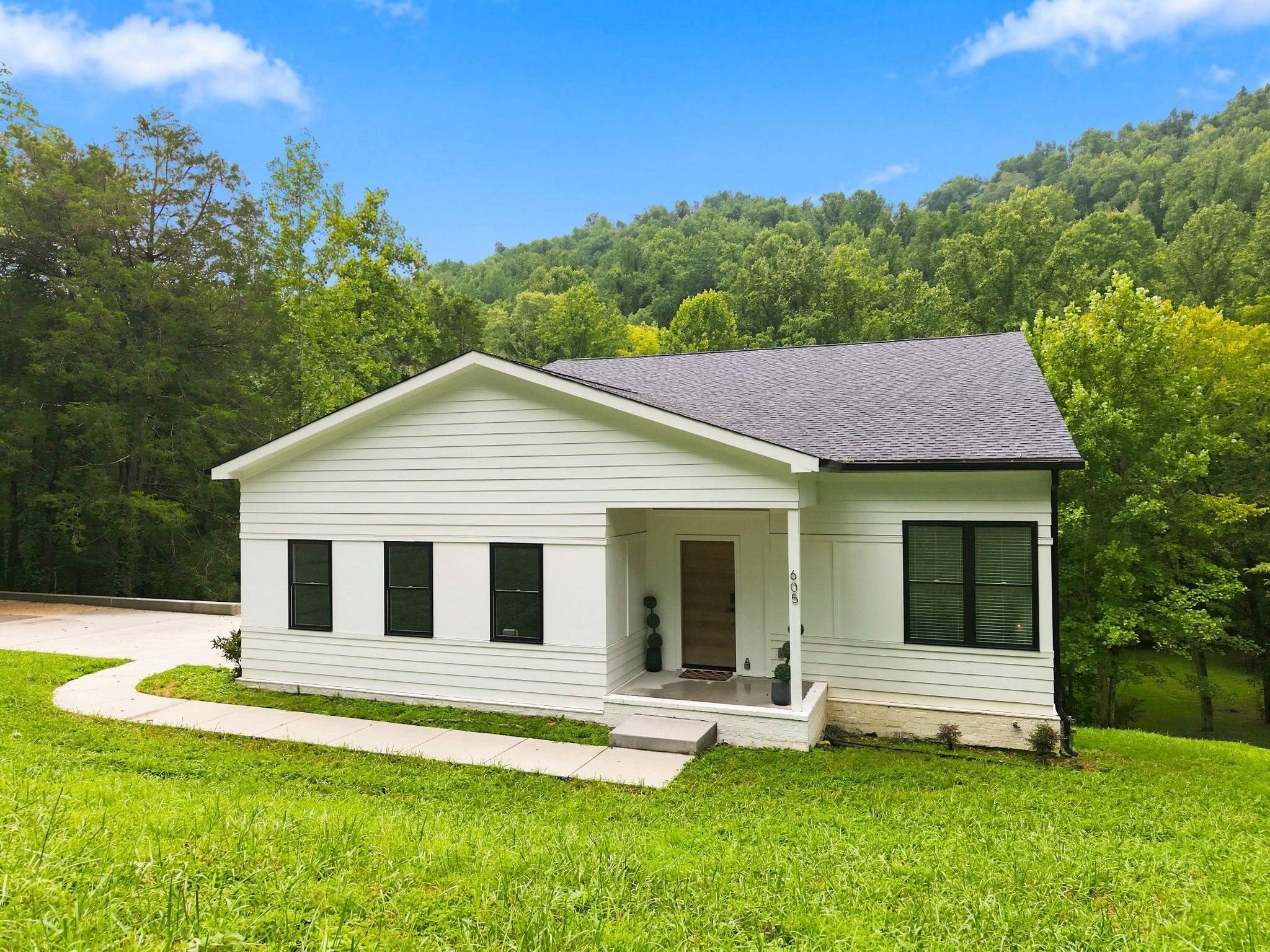 605 Harbor Dr