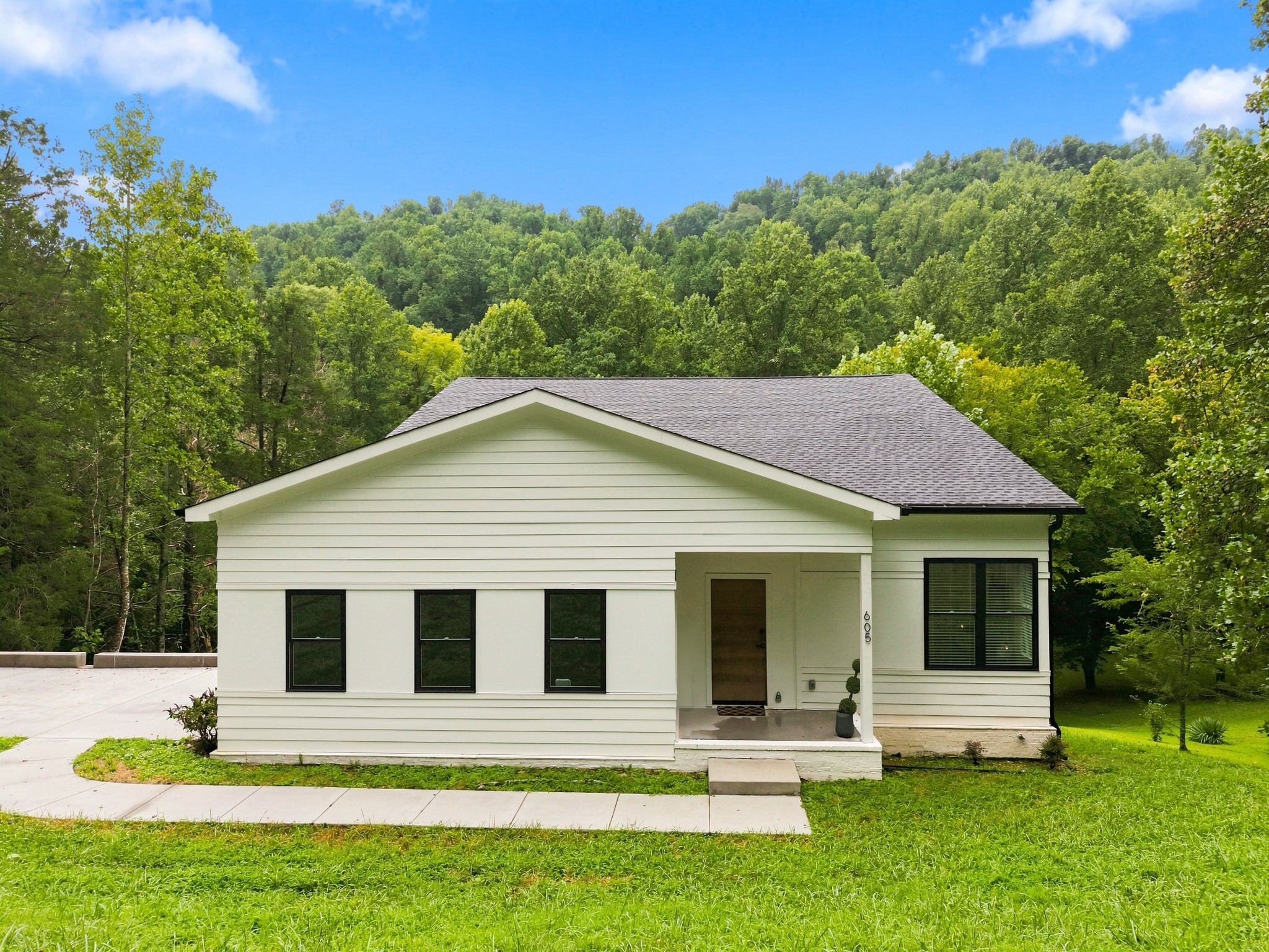 605 Harbor Dr