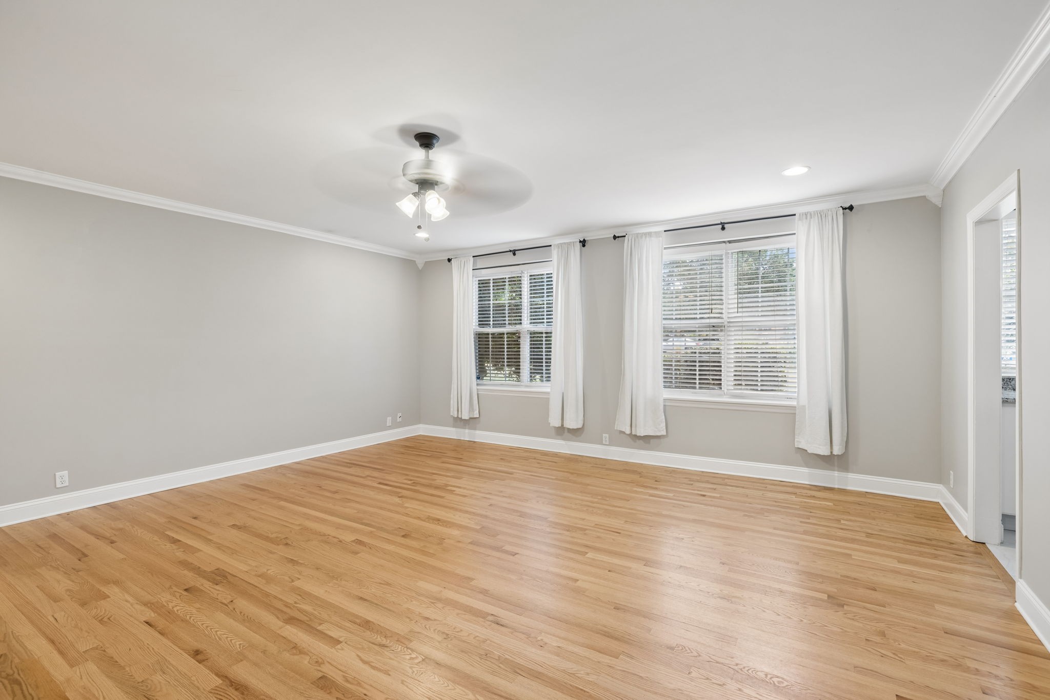 1112 Clifton Ln
