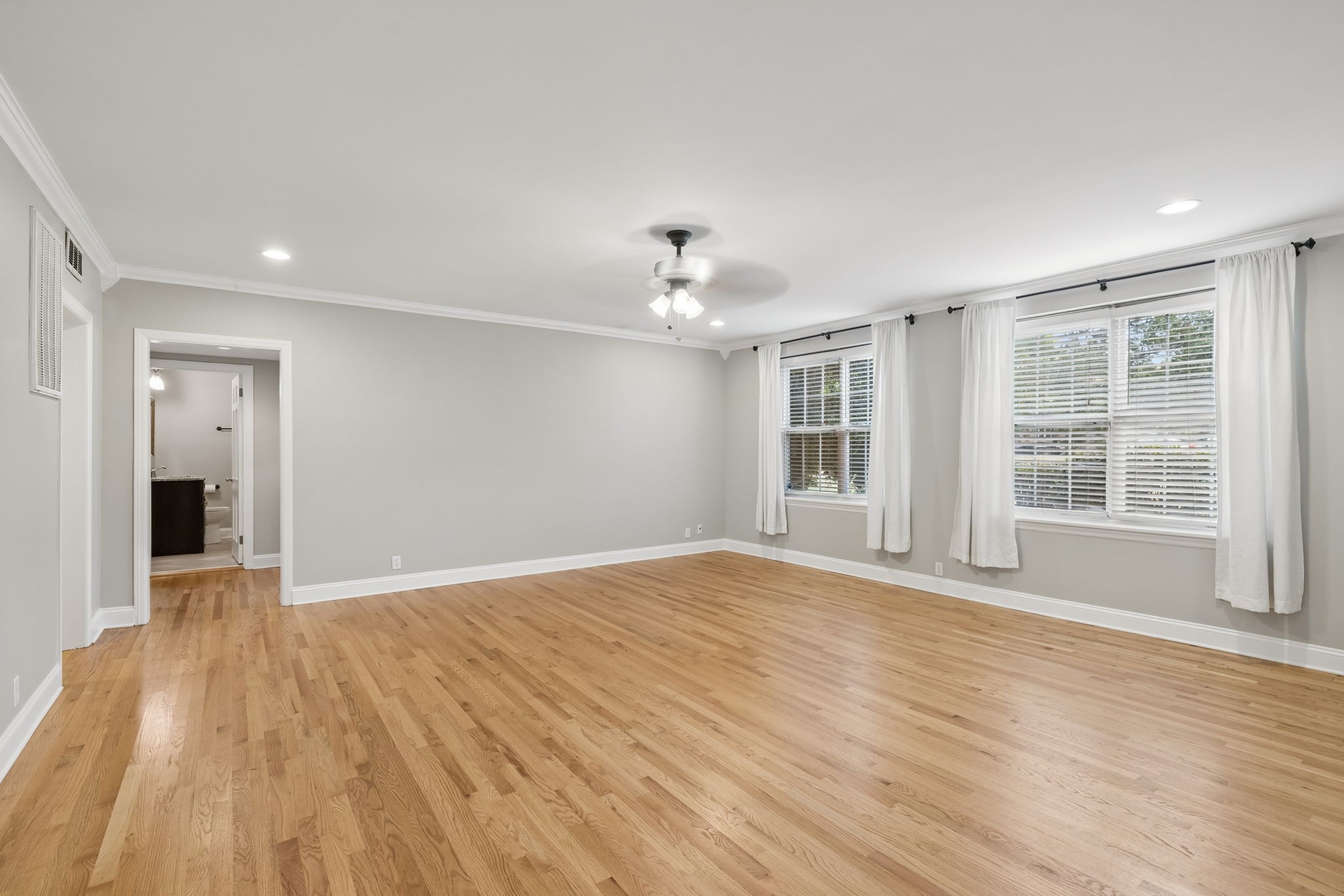 1112 Clifton Ln