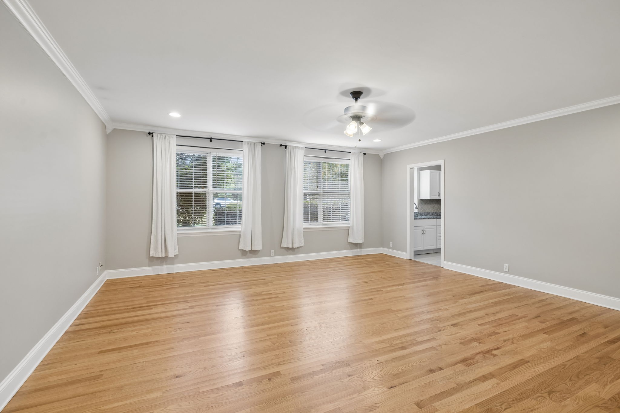 1112 Clifton Ln