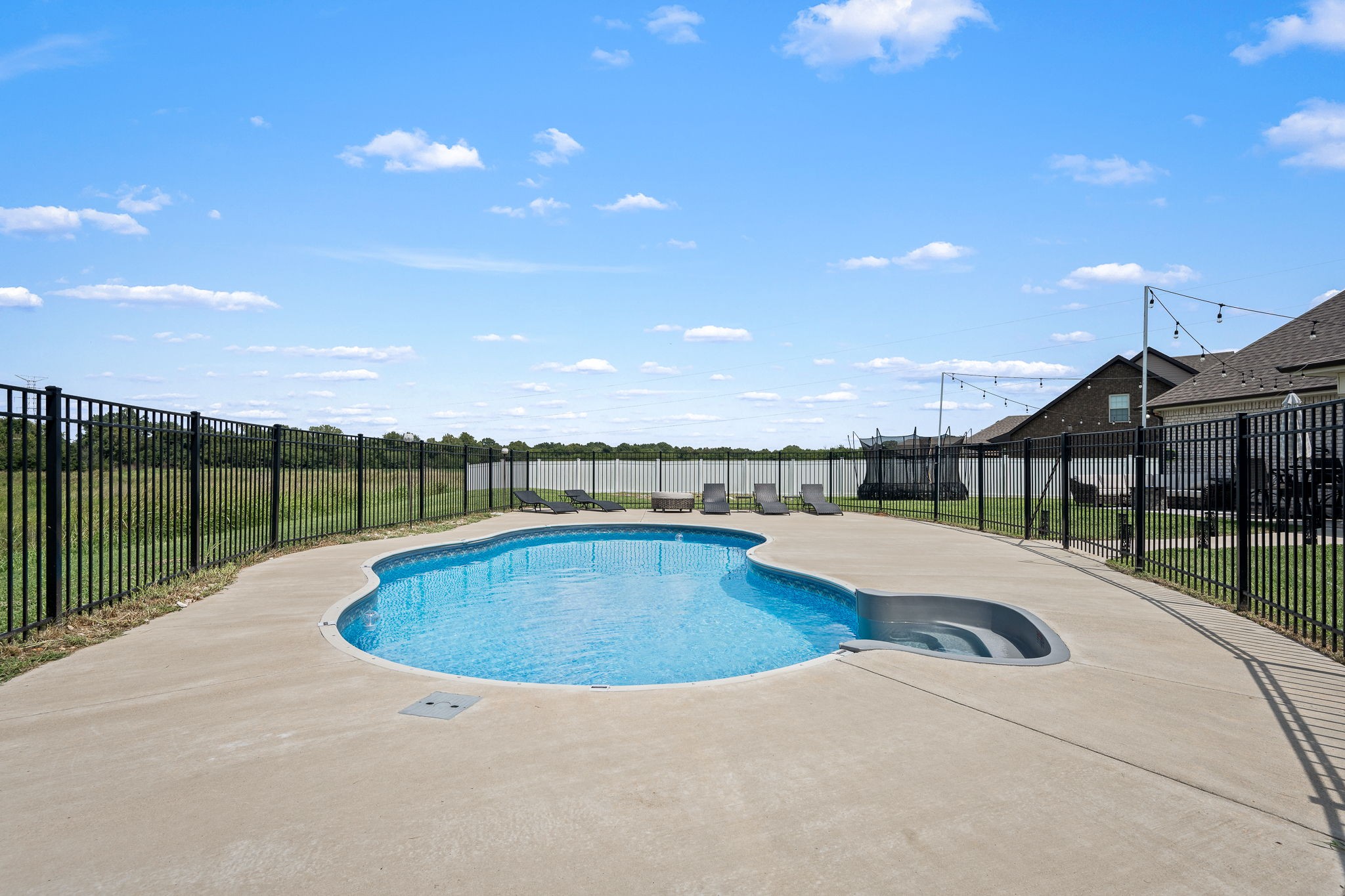 3213 Volta Rd