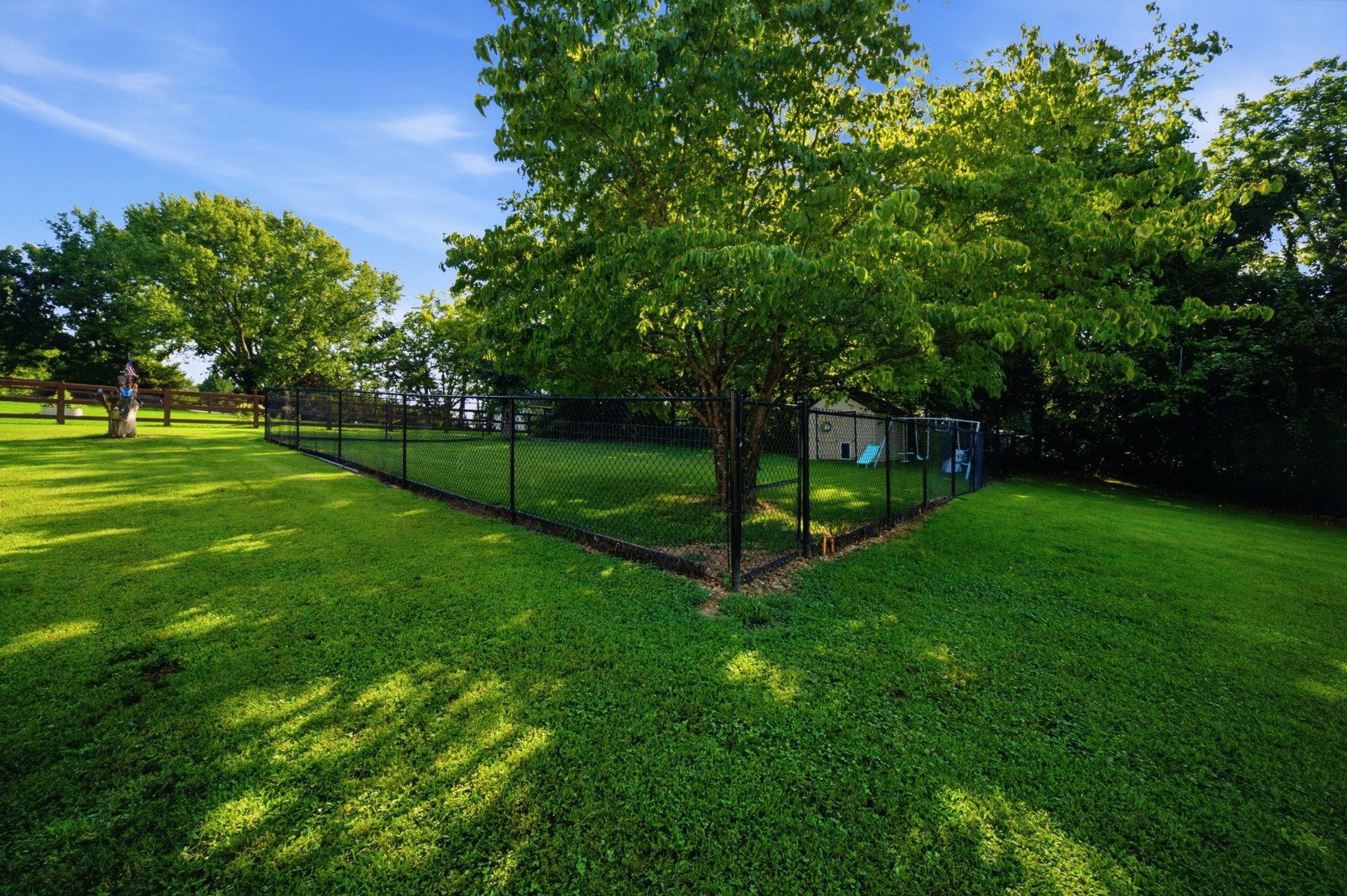 2044 Laura Ln