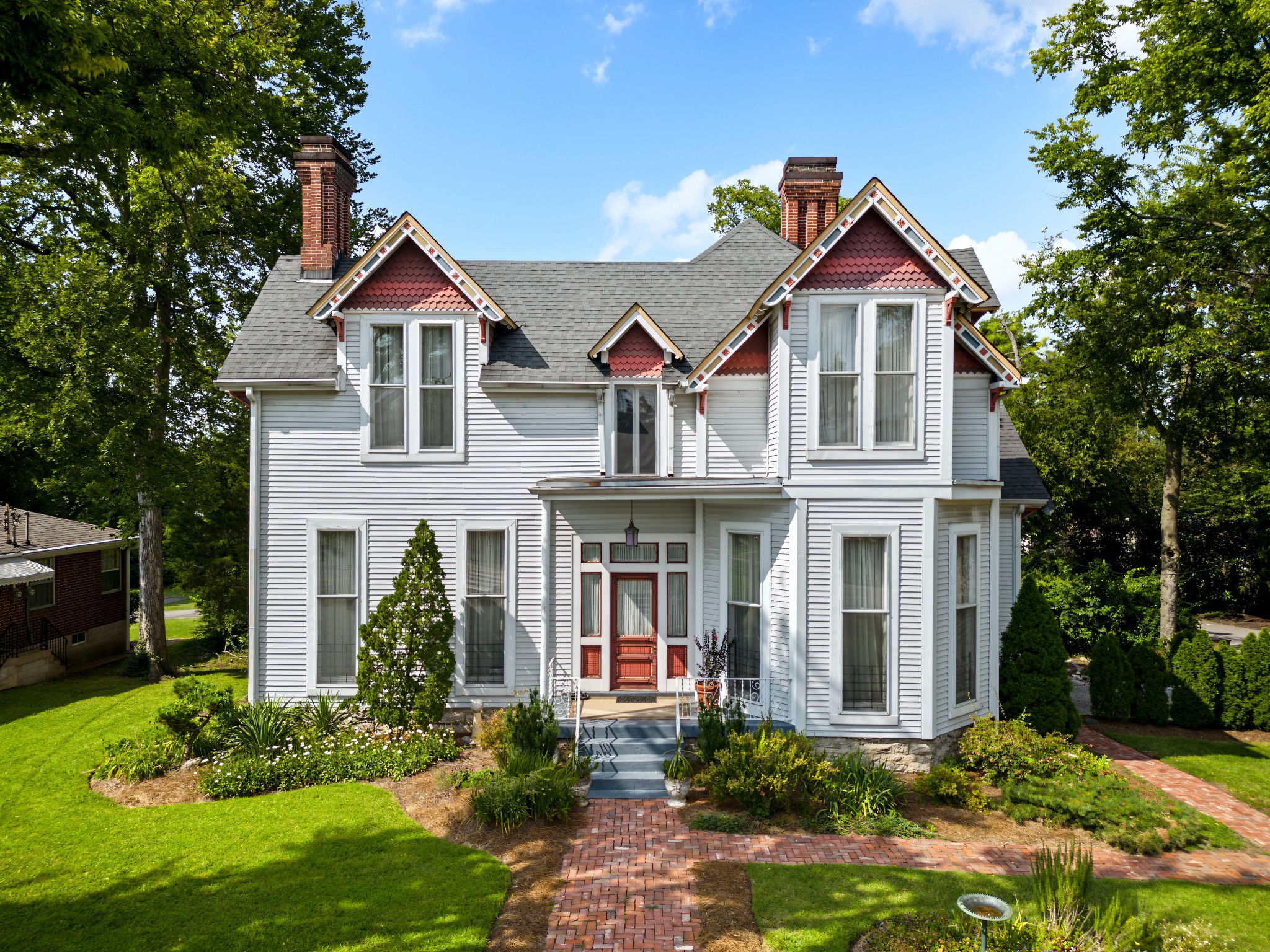 2500 Woodlawn Dr