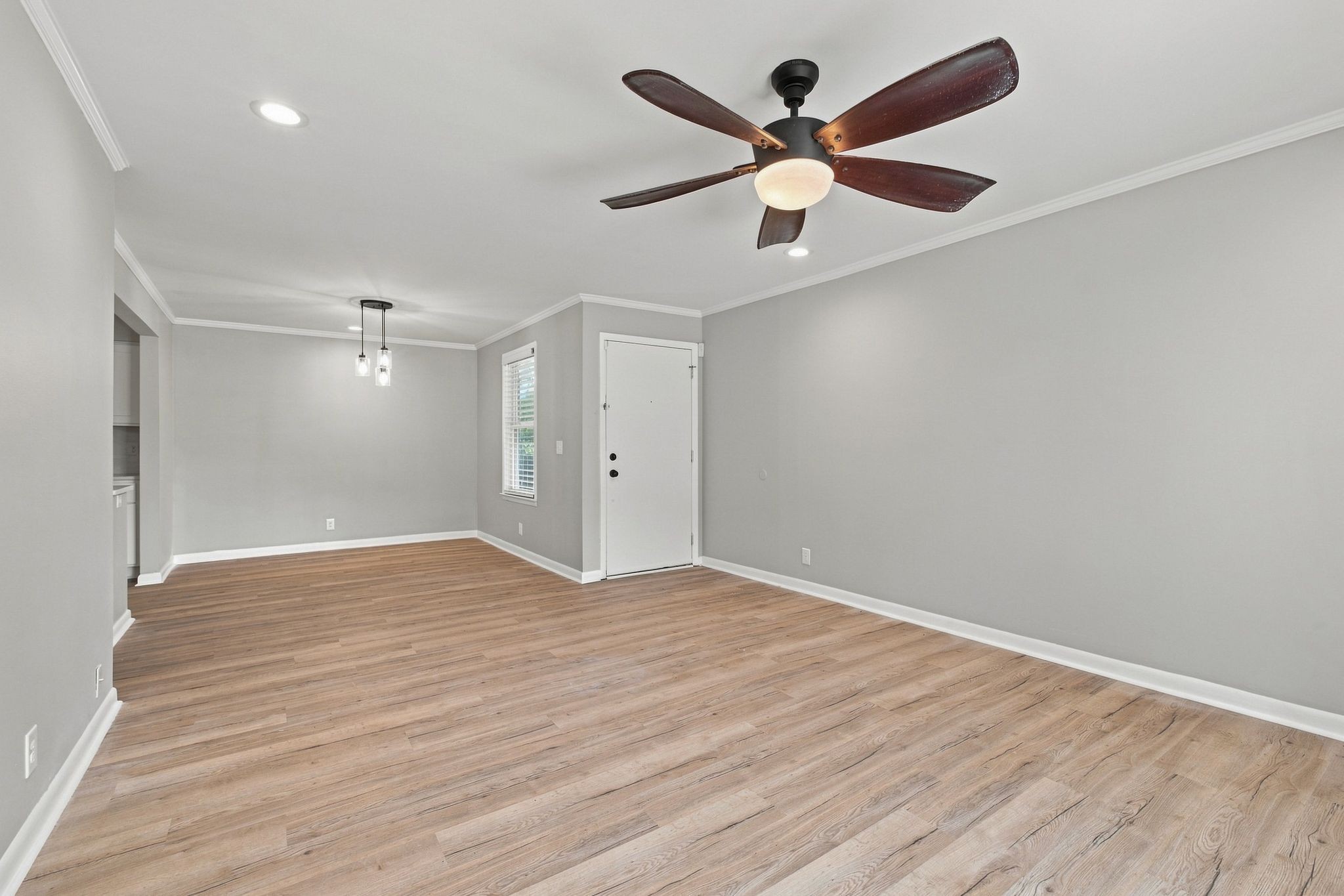 555 N DuPont Ave
