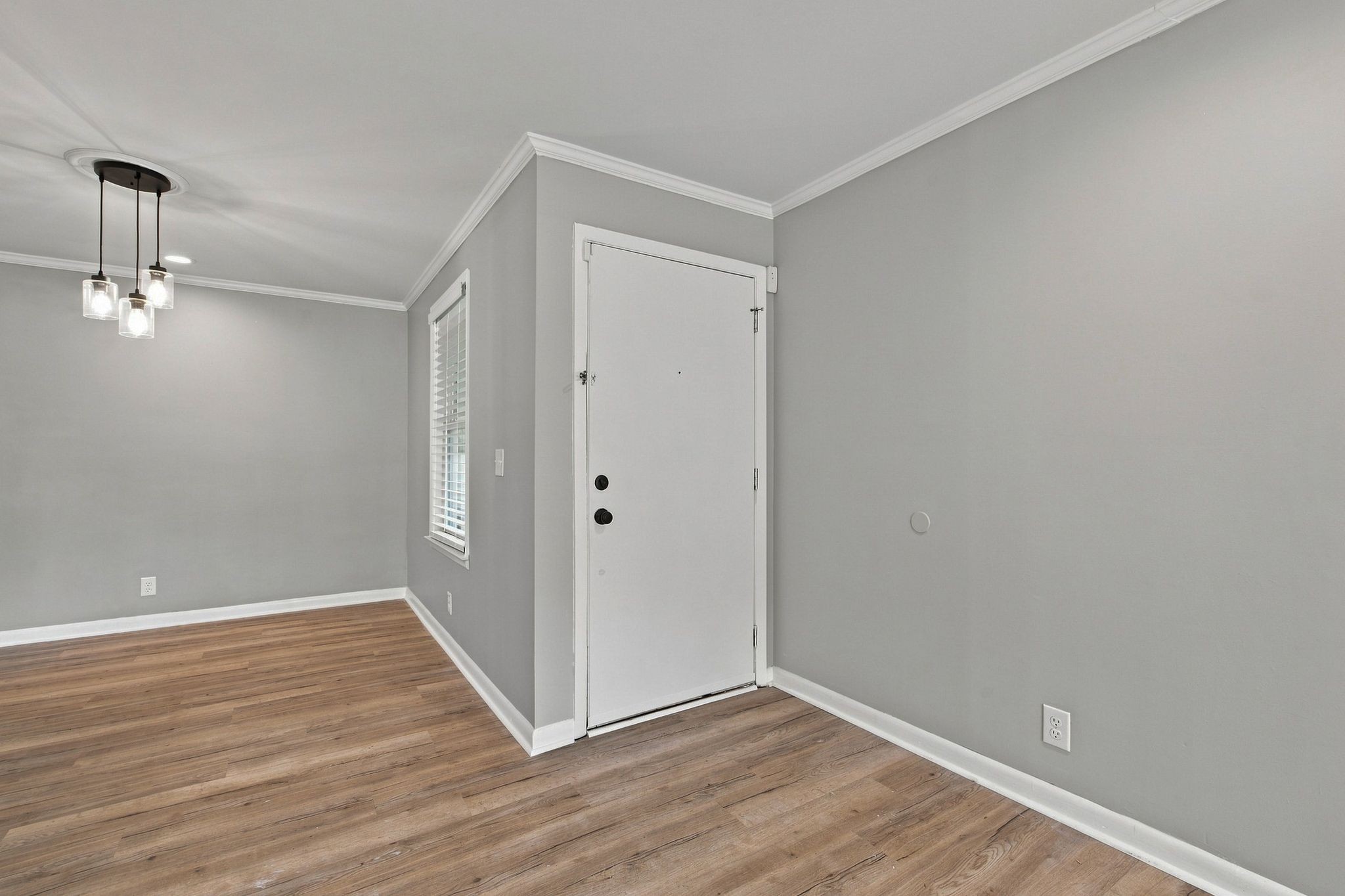 555 N DuPont Ave