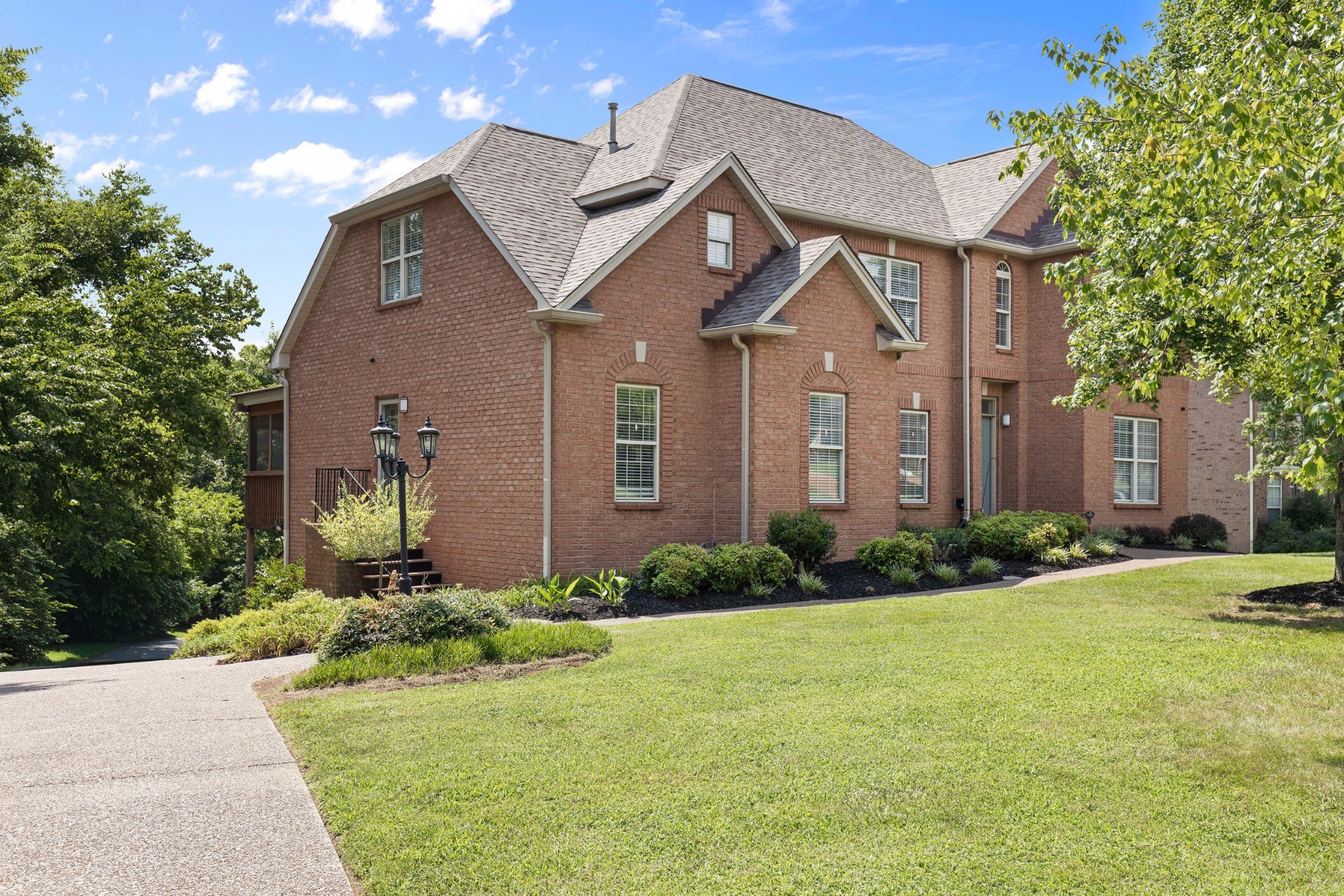 812 Lynn Dr