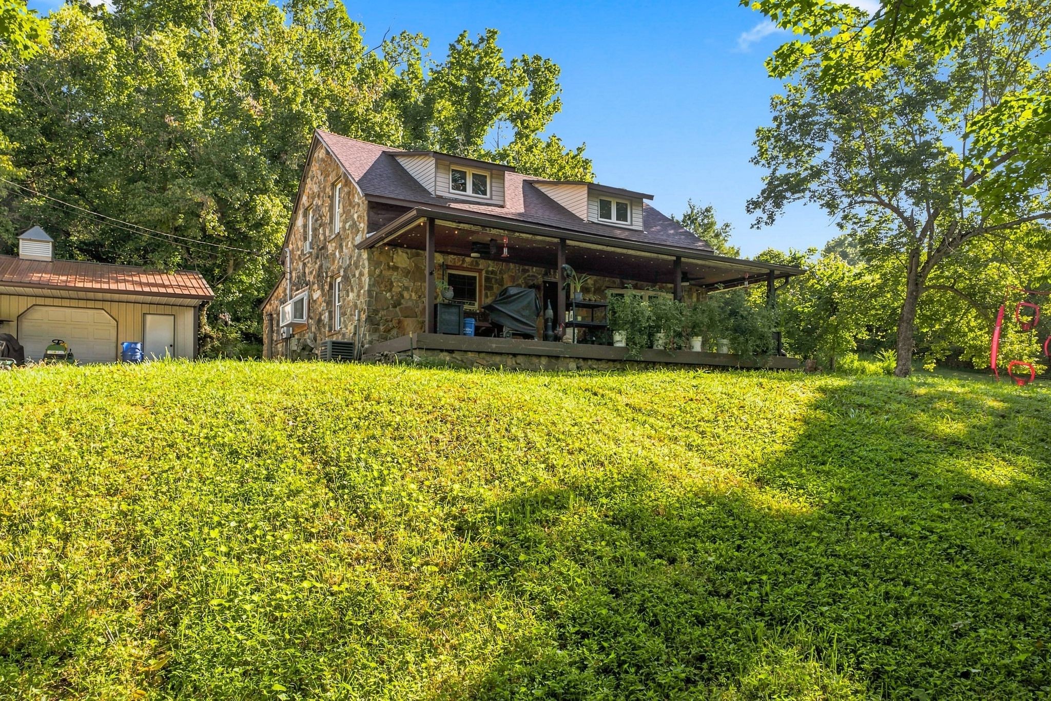 799 Gossett Rd