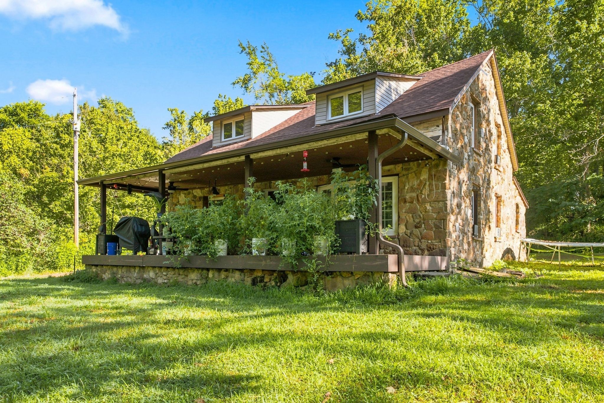 799 Gossett Rd