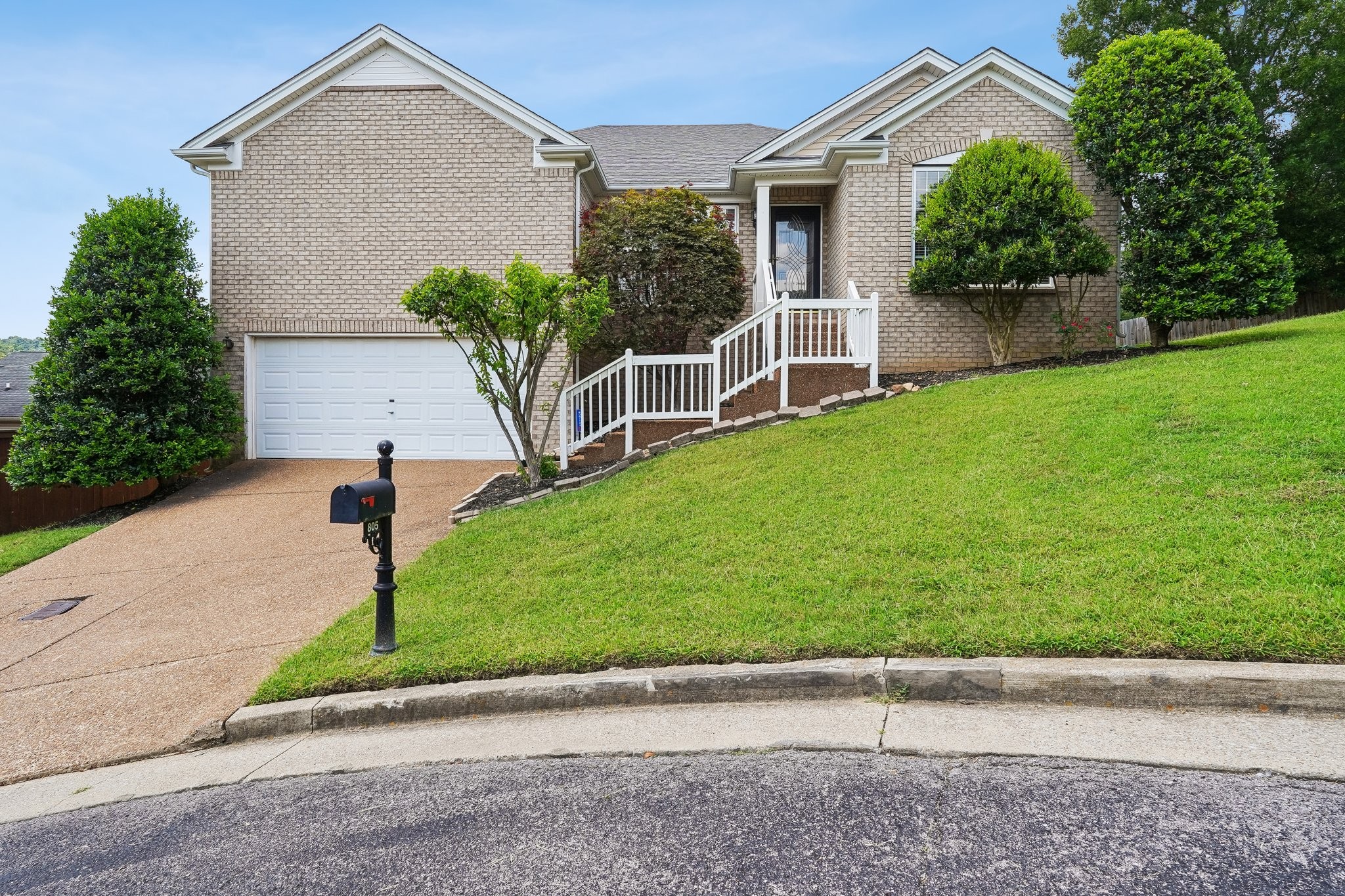 805 Waterloo Ct