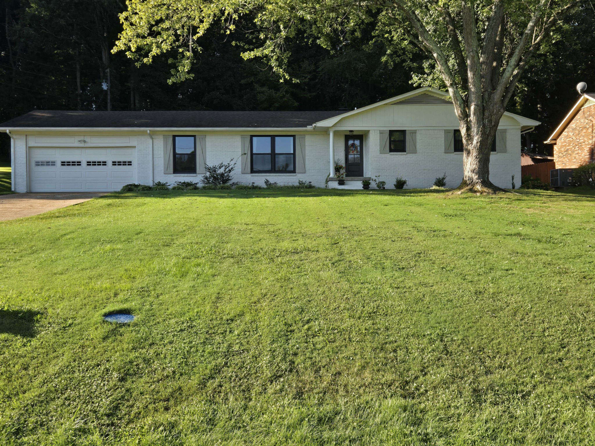 1923 White Oak Dr