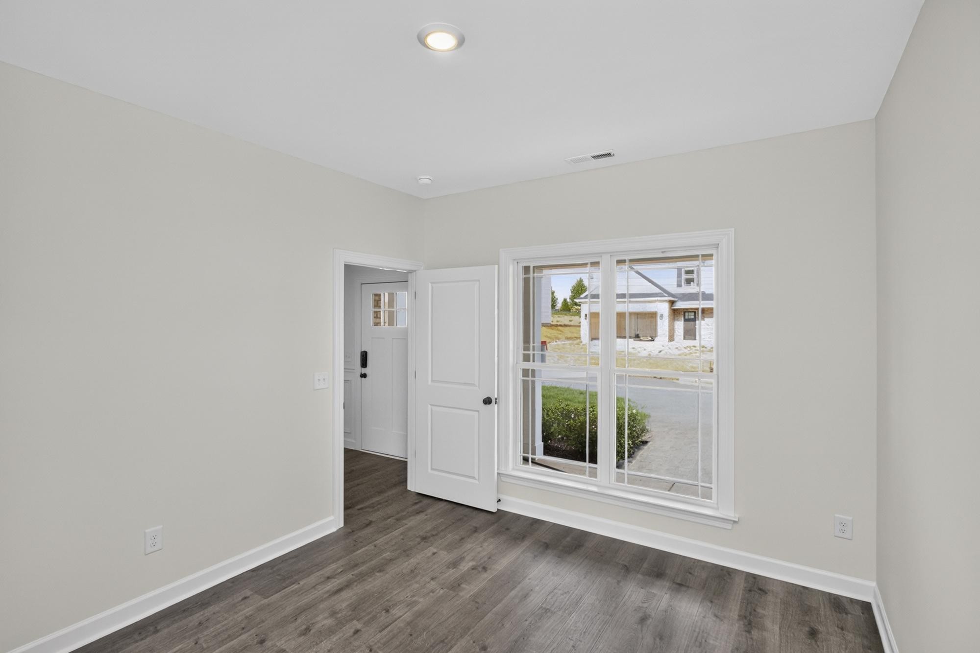 5018 Salient Dr
