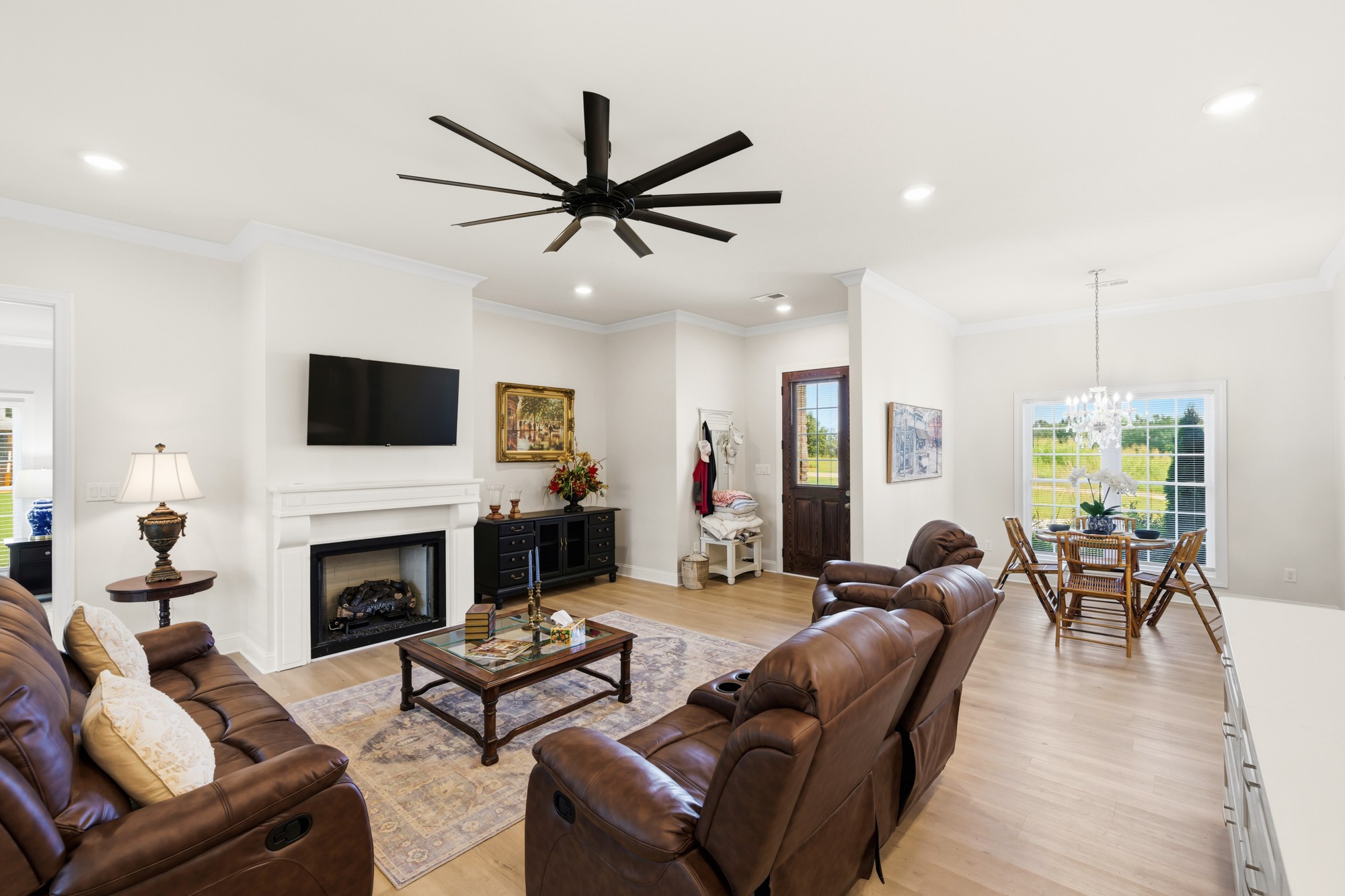 363 Golfview Ln