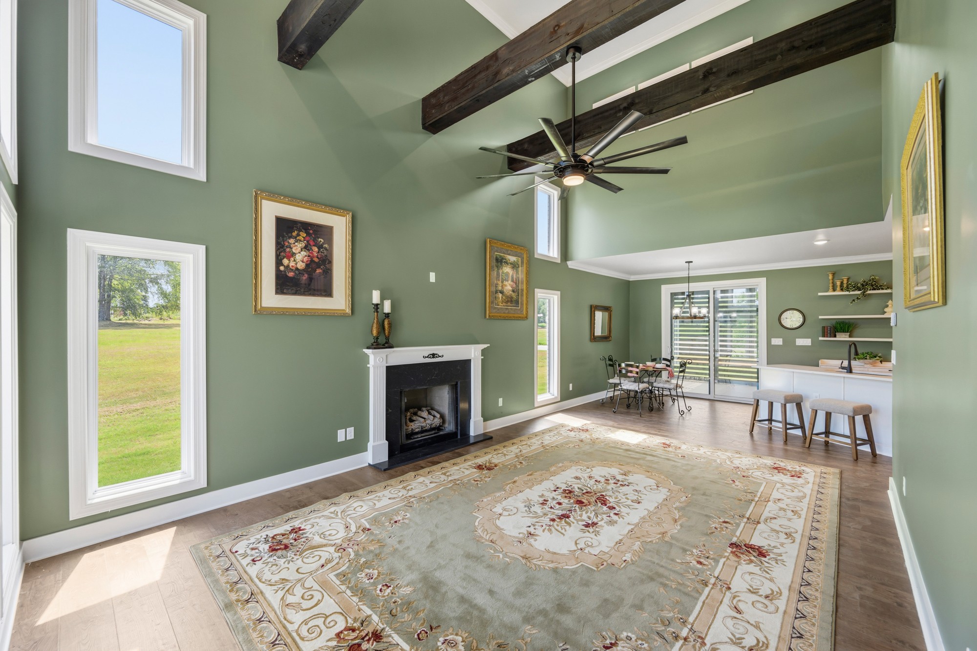 325 Golfview Ln