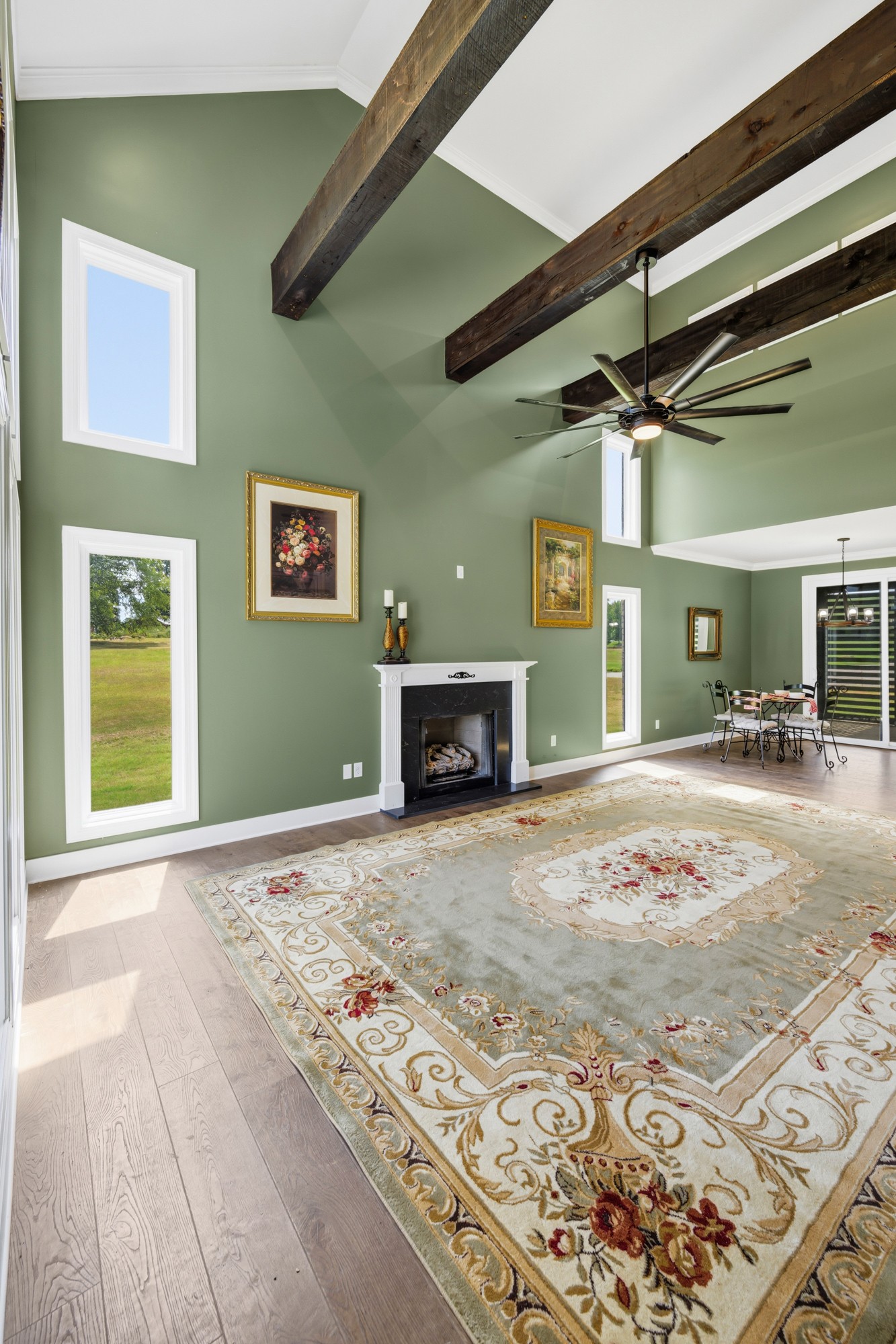 325 Golfview Ln