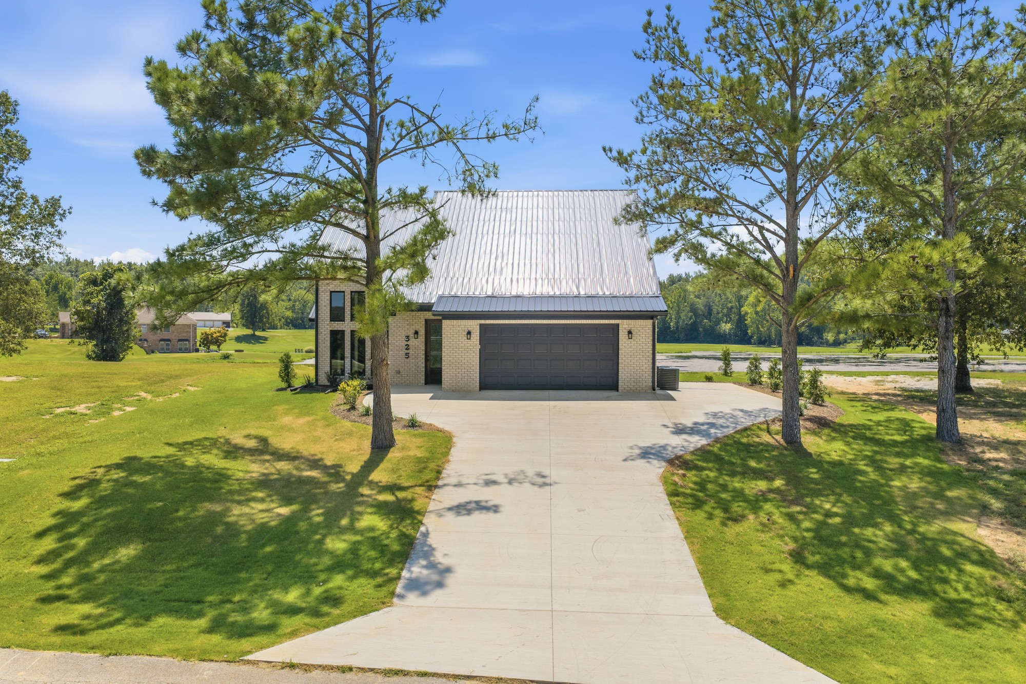 325 Golfview Ln