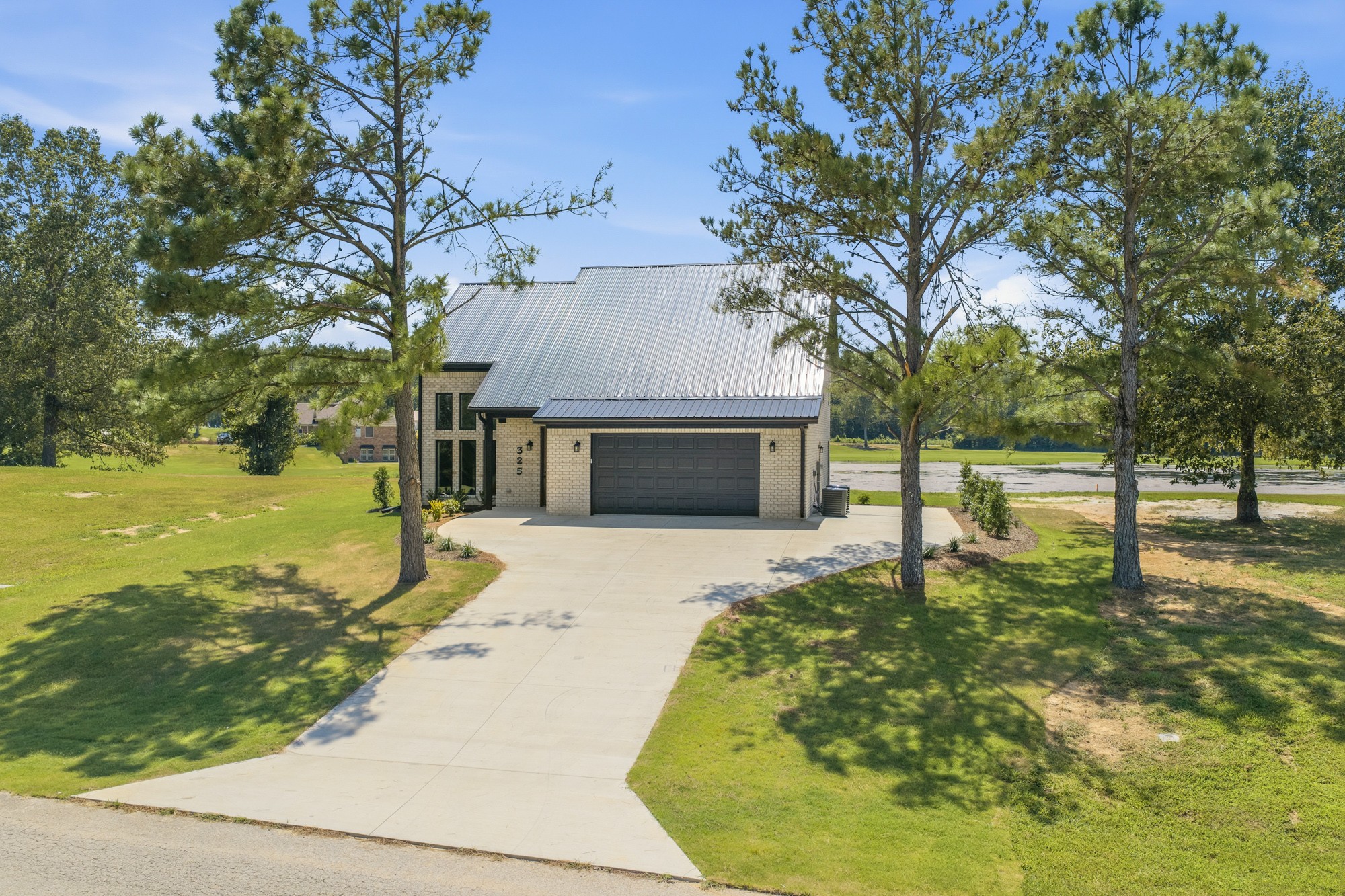 325 Golfview Ln