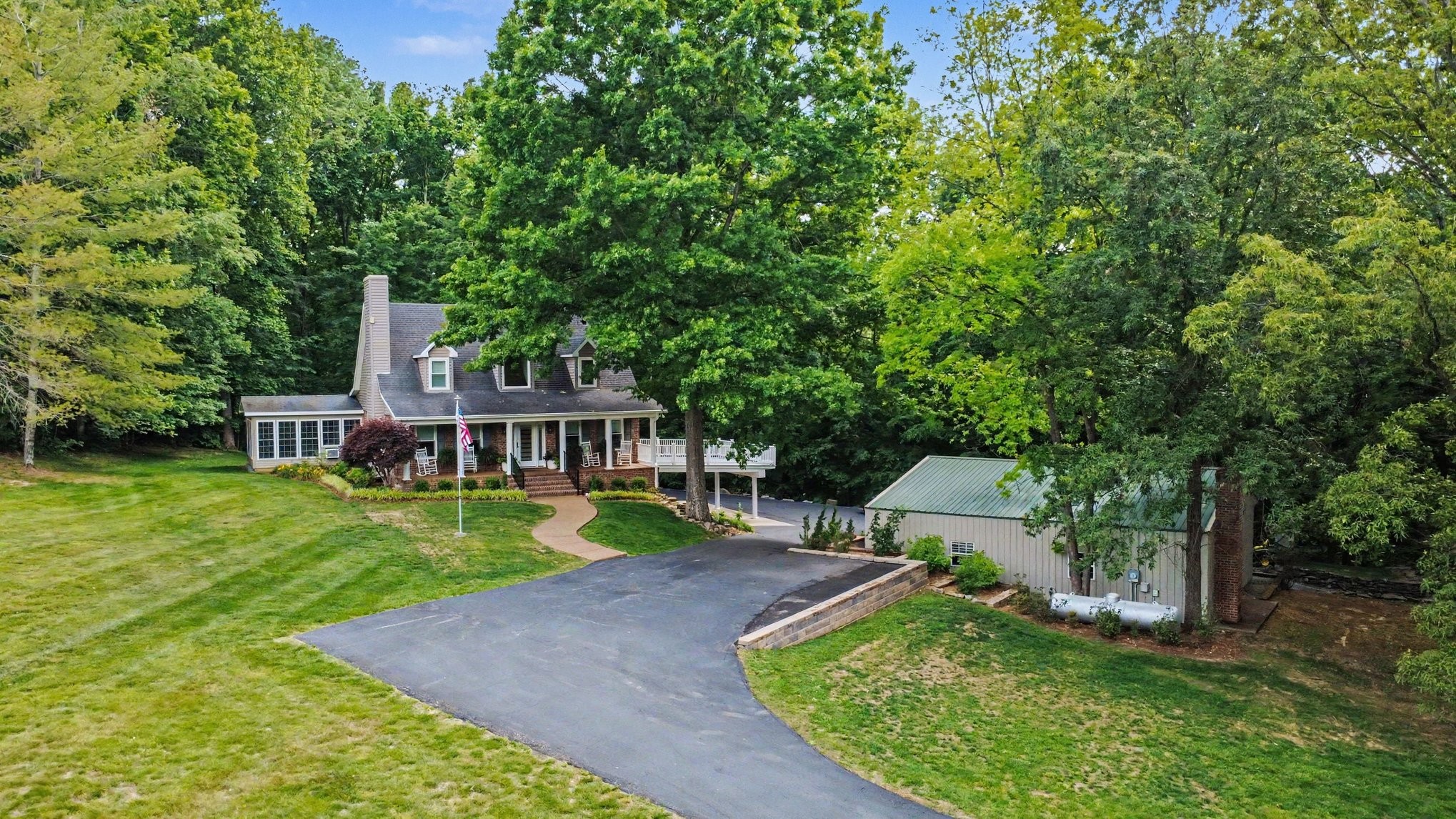 5833 Highway 76, E