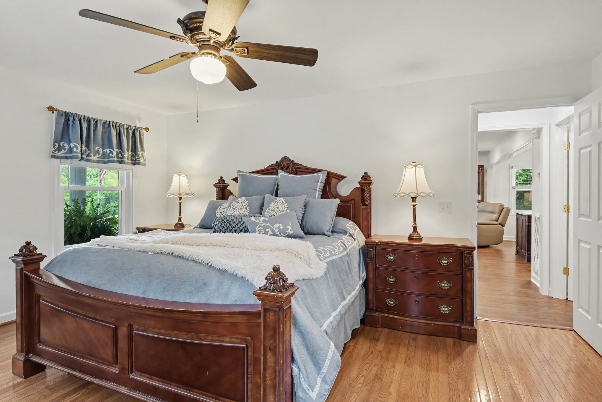 5833 Highway 76, E