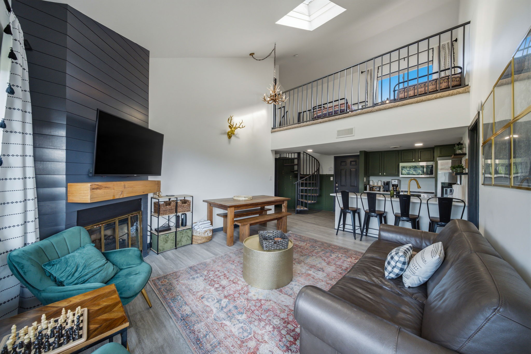 1380 Ski View Dr