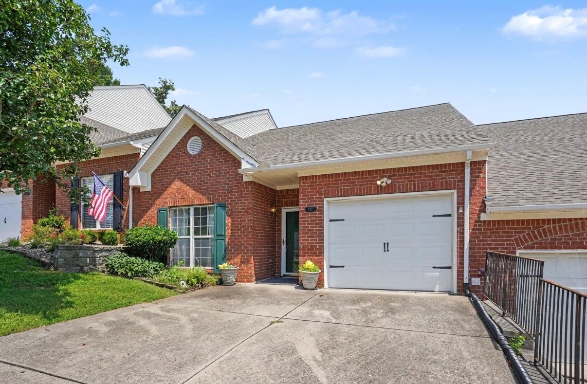 221 Wyndom Ct